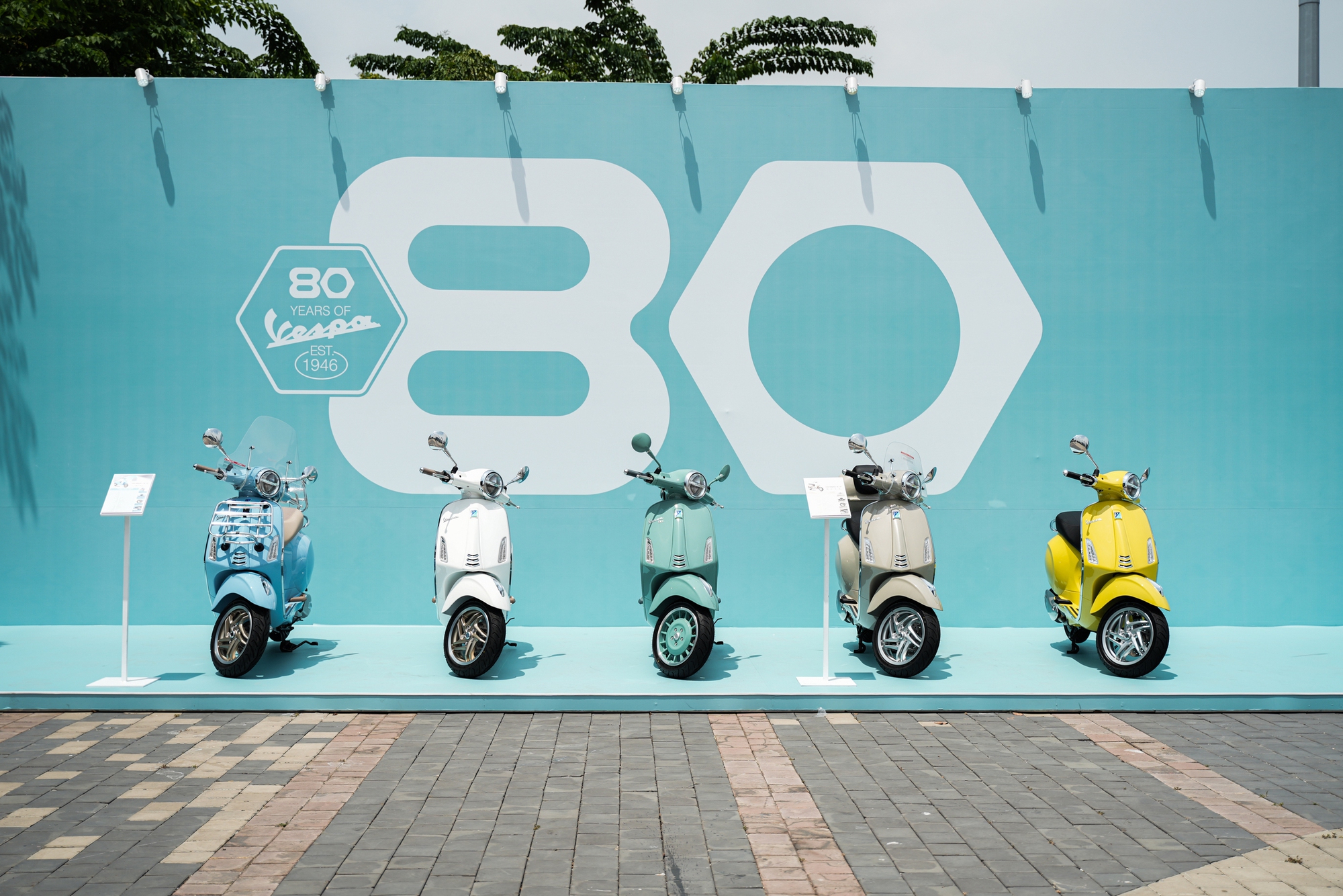 Đi Vespa kh&ocirc;ng đơn giản l&agrave; &ldquo;chạy xe&rdquo;, đ&oacute; l&agrave; một kiểu &ldquo;tr&igrave;nh diễn di sản&rdquo;- Ảnh 1.