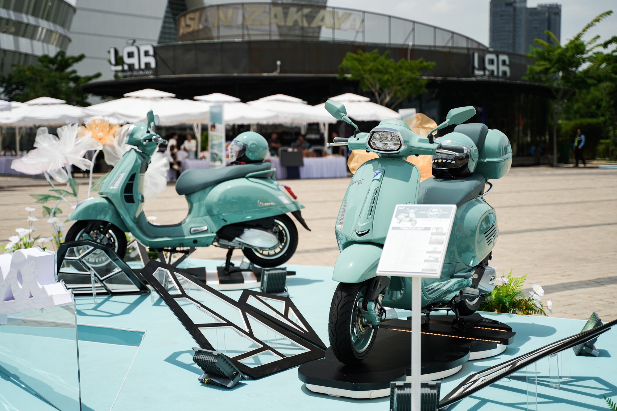 Đi Vespa kh&ocirc;ng đơn giản l&agrave; &ldquo;chạy xe&rdquo;, đ&oacute; l&agrave; một kiểu &ldquo;tr&igrave;nh diễn di sản&rdquo;- Ảnh 8.