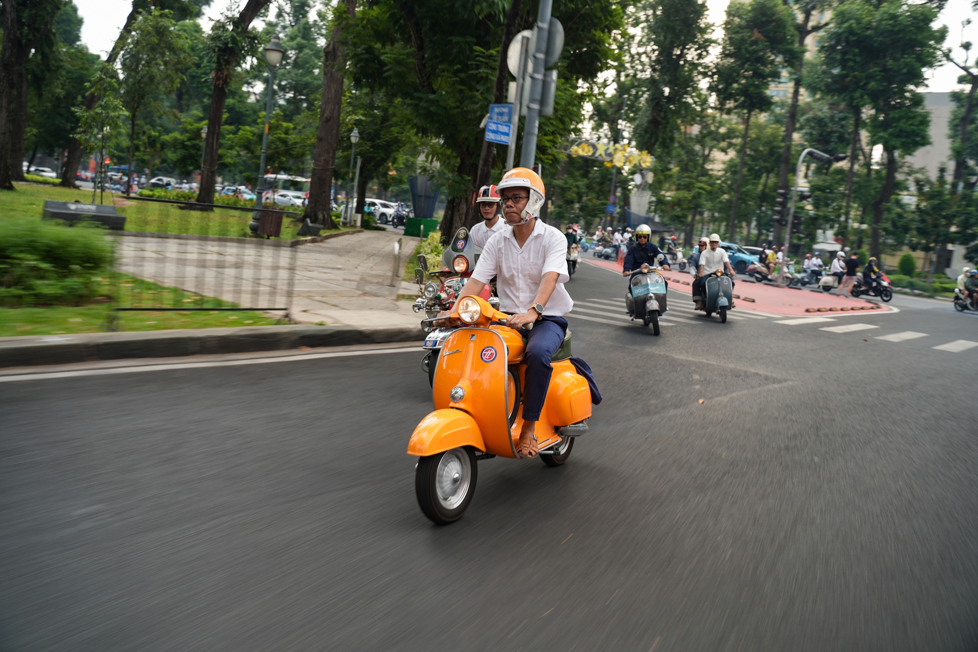 Đi Vespa kh&ocirc;ng đơn giản l&agrave; &ldquo;chạy xe&rdquo;, đ&oacute; l&agrave; một kiểu &ldquo;tr&igrave;nh diễn di sản&rdquo;- Ảnh 16.
