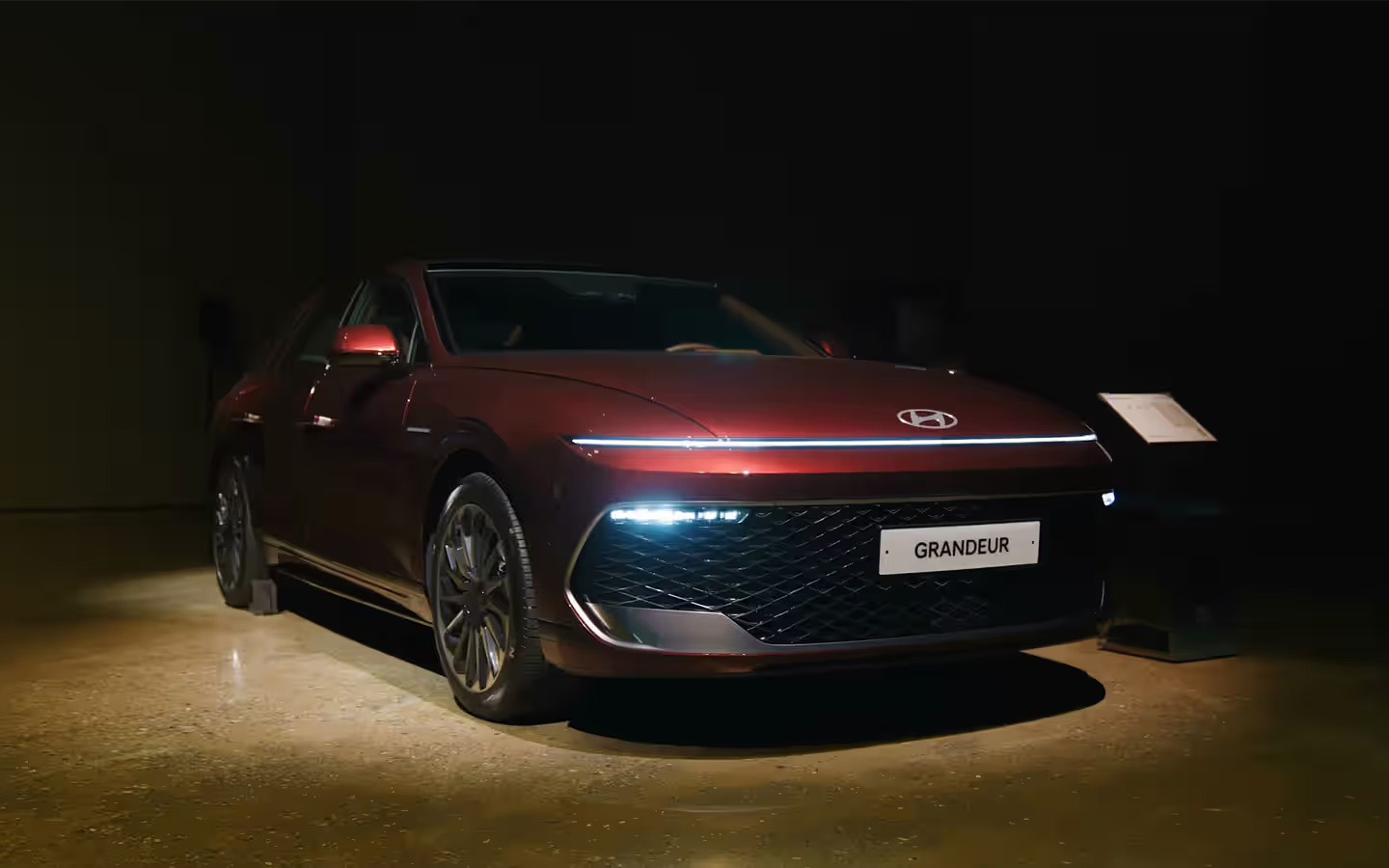 Hyundai Grandeur 2026 g&acirc;y bất ngờ với hơn 10.200 đơn ng&agrave;y đầu mở b&aacute;n, l&yacute; do từ thay đổi lớn sắp &aacute;p dụng tr&ecirc;n loạt xe mới kh&aacute;c của h&atilde;ng- Ảnh 1.