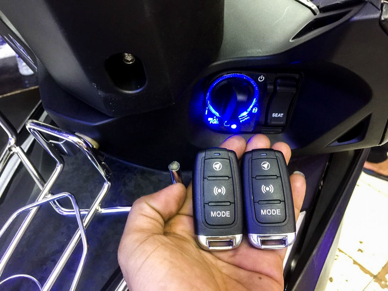 Lời khuy&ecirc;n cho những người đang đi xe m&aacute;y c&oacute; sử dụng kh&oacute;a smartkey- Ảnh 1.