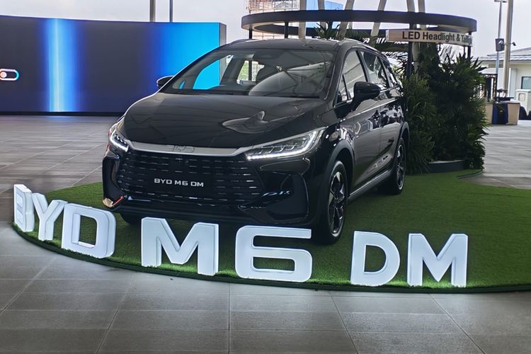 BYD M6 c&oacute; bản PHEV ở gần Việt Nam: Tiết kiệm xăng hơn Wave, đầy b&igrave;nh đủ  chạy H&agrave; Nội - TP.HCM