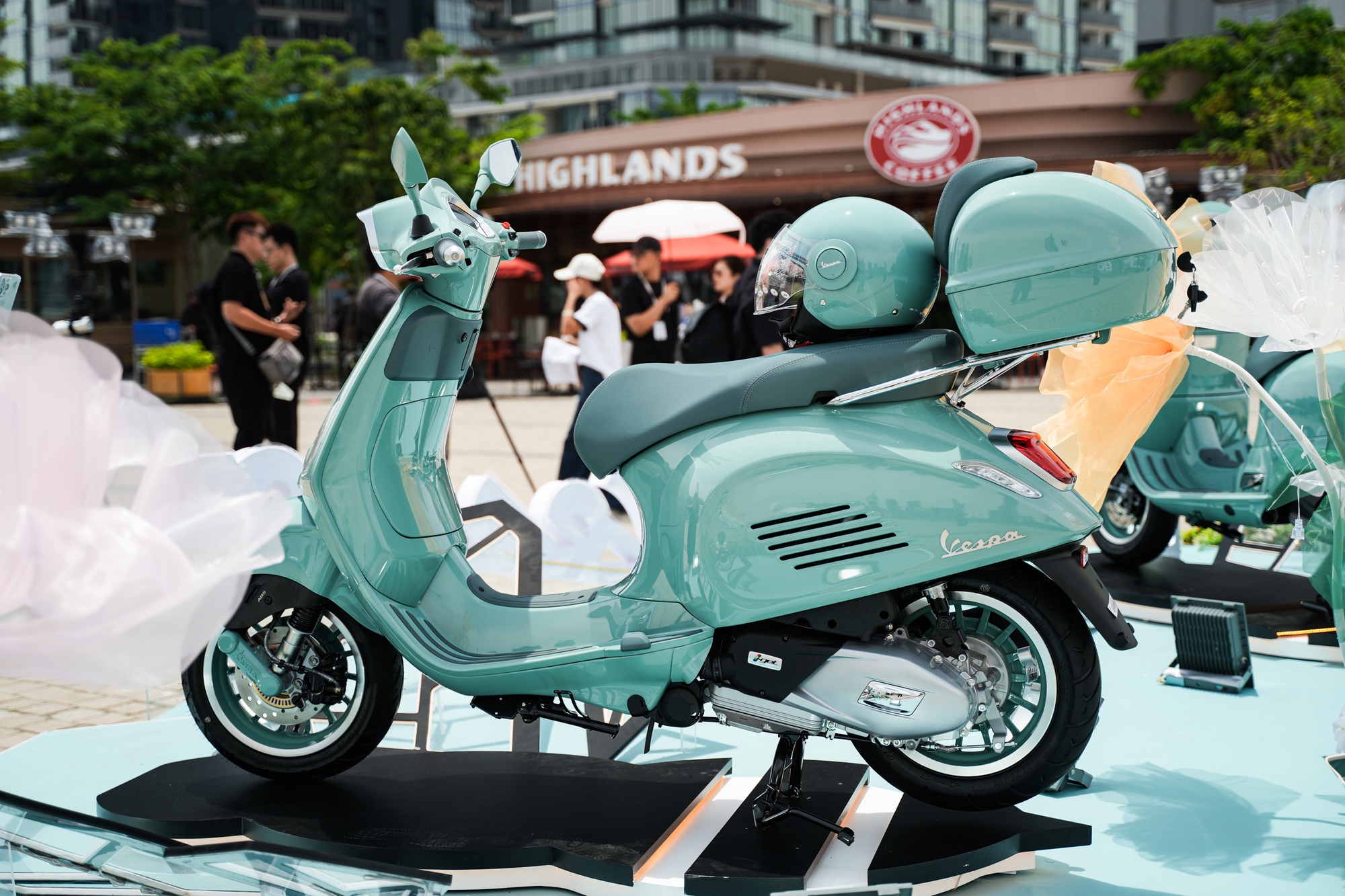 Cận cảnh Vespa Sprint 180 lần đầu xuất hiện tại Việt Nam: Gi&aacute; ngang SH350i, động cơ mạnh nhất d&ograve;ng Sprint nhưng kh&ocirc;ng d&agrave;nh cho số đ&ocirc;ng- Ảnh 10.