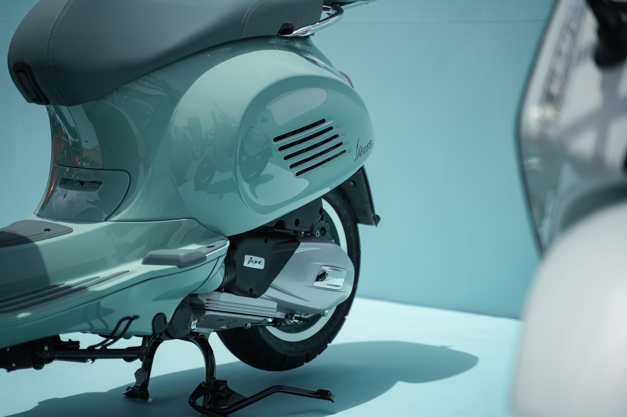 Cận cảnh Vespa Sprint 180 lần đầu xuất hiện tại Việt Nam: Gi&aacute; ngang SH350i, động cơ mạnh nhất d&ograve;ng Sprint nhưng kh&ocirc;ng d&agrave;nh cho số đ&ocirc;ng- Ảnh 3.