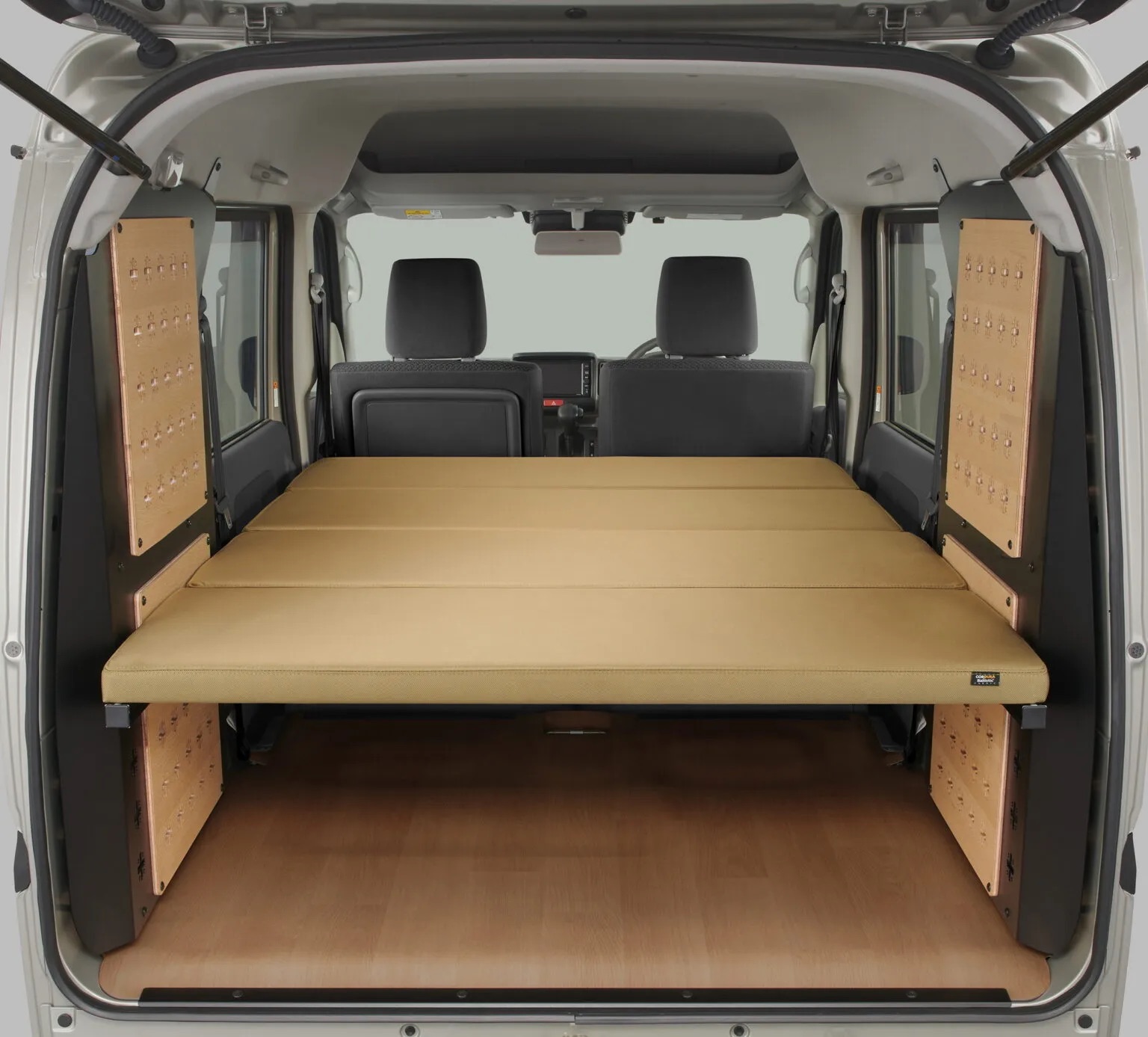 Nissan l&agrave;m sẵn xe van cho người th&iacute;ch cắm trại: Gi&aacute; quy đổi từ 241 triệu đồng, th&ugrave;ng sau t&ugrave;y biến linh hoạt, c&oacute; cả đệm ngủ th&aacute;o rời- Ảnh 3.