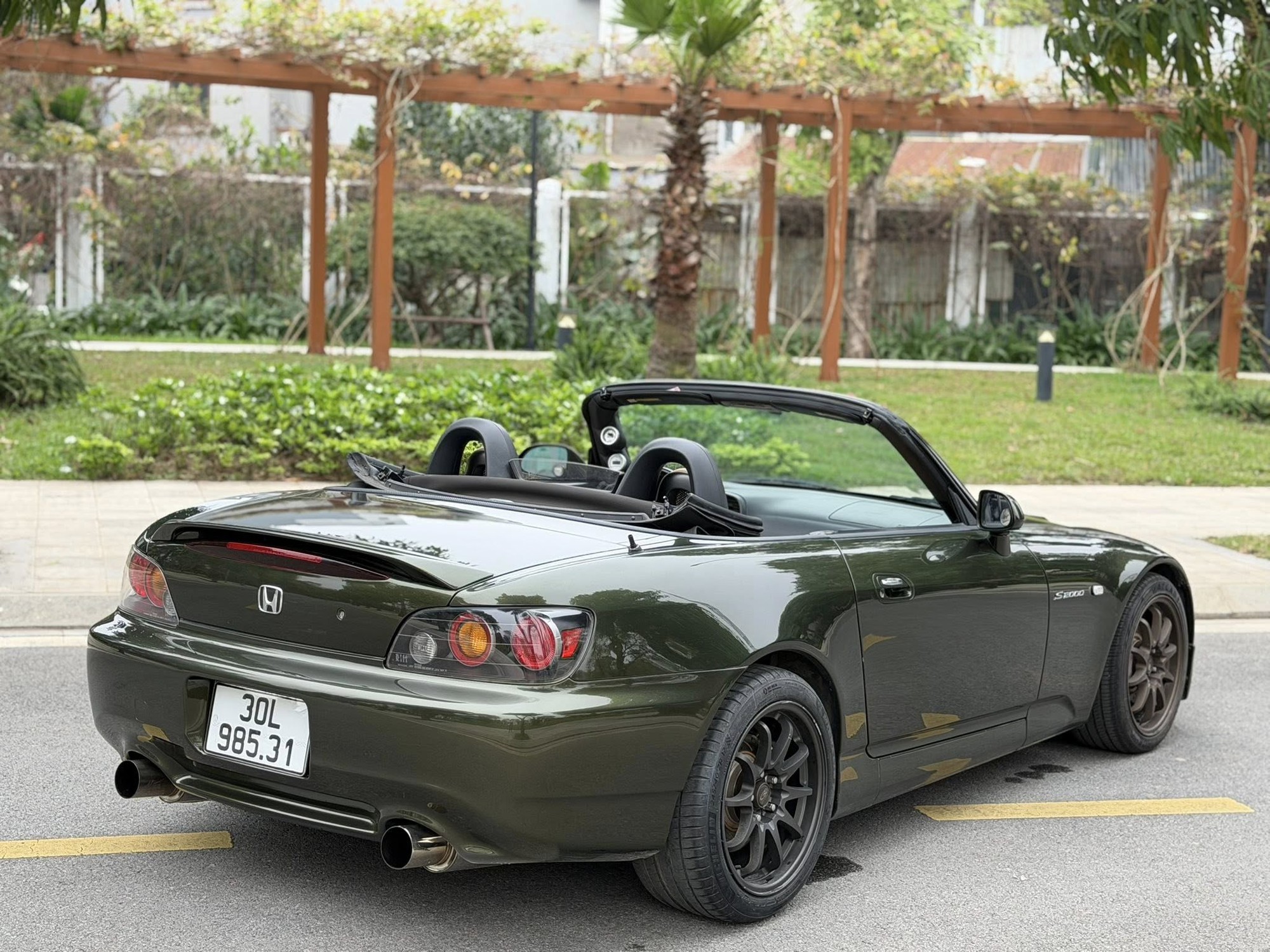 Honda S2000 cực hiếm l&ecirc;n s&agrave;n xe cũ: JDM 22 năm tuổi đắt ngang Porsche Taycan &lsquo;đập hộp&rsquo;- Ảnh 3.
