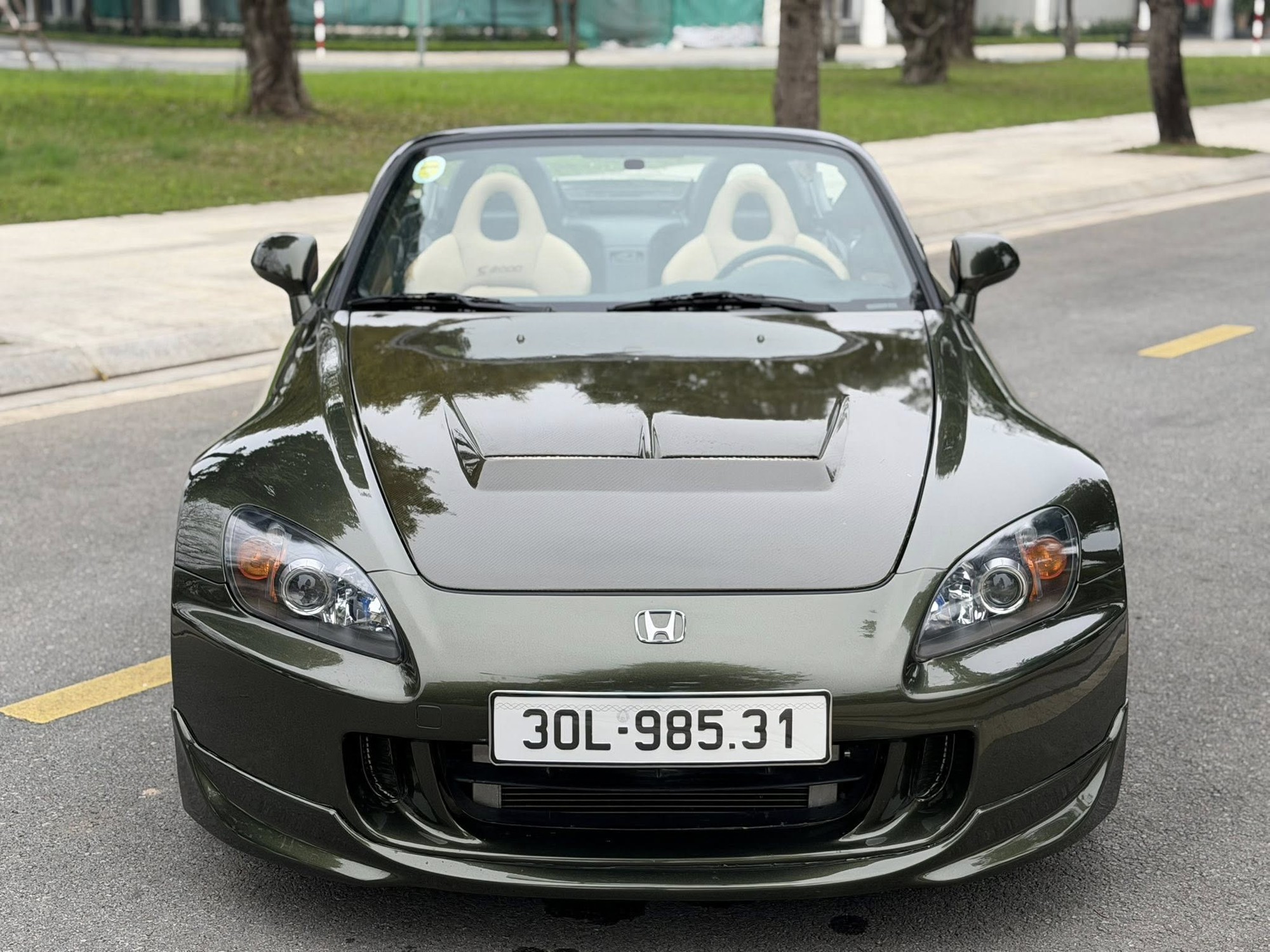 Honda S2000 cực hiếm l&ecirc;n s&agrave;n xe cũ: JDM 22 năm tuổi đắt ngang Porsche Taycan &lsquo;đập hộp&rsquo;- Ảnh 2.