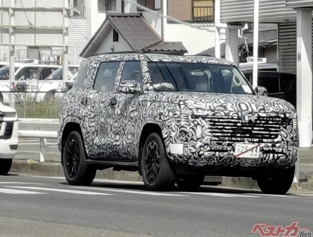 Mitsubishi Pajero mới rục rịch trở lại: 3 phi&ecirc;n bản, lớn hơn Land Cruiser, vẫn đậm chất off-road d&ugrave; d&ugrave;ng m&aacute;y hybrid- Ảnh 2.