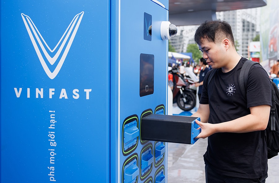 Cuộc chạy đua trạm đổi pin xe điện: VinFast phủ thần tốc, Honda lập 'liên minh mở', Selex giành vỉa hè cây xăng- Ảnh 1. Cuộc chạy đua trạm đổi pin xe điện: VinFast phủ thần tốc, Honda lập 'liên minh mở', Selex giành vỉa hè cây xăng- Ảnh 1.
