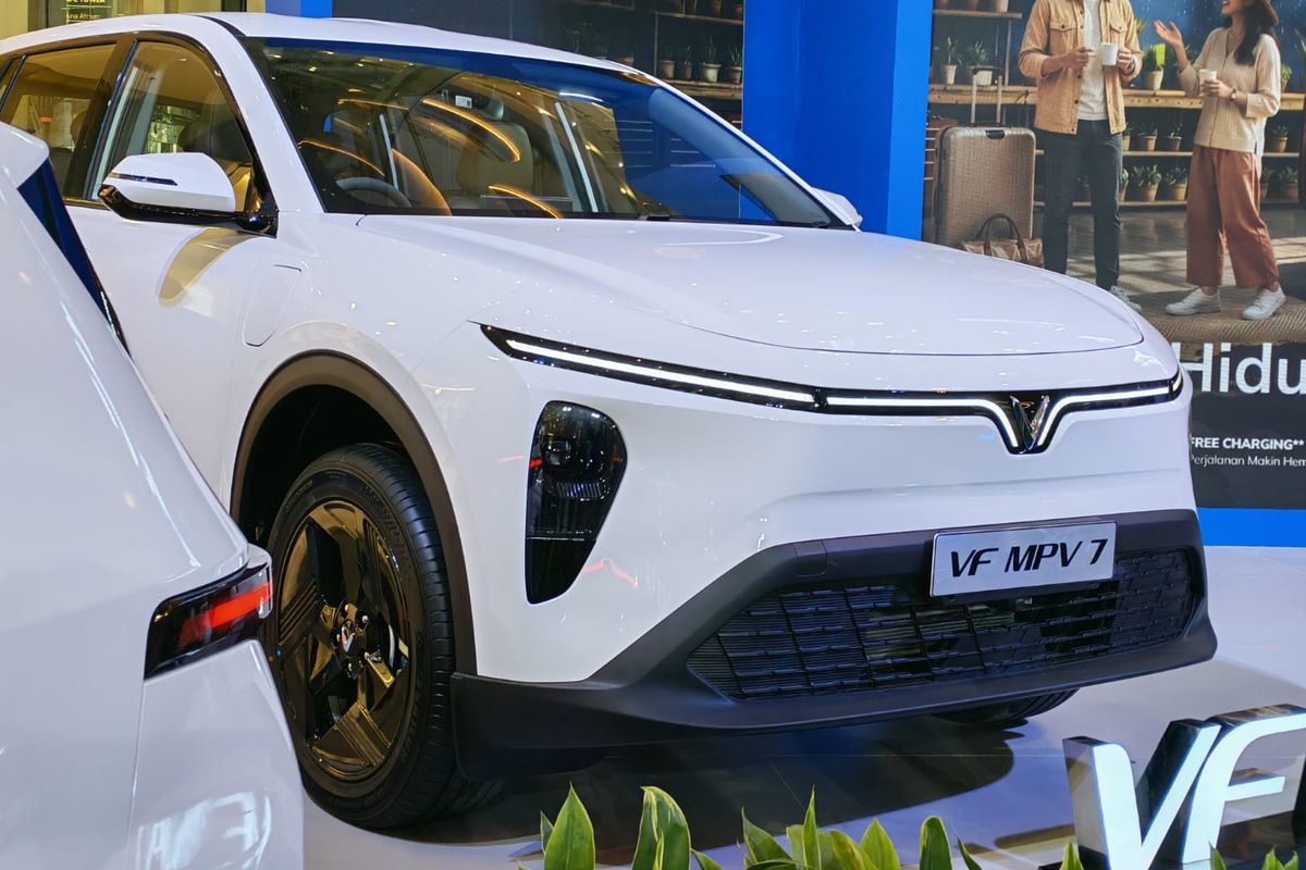 VinFast VF MPV 7 ch&iacute;nh thức ra mắt Indonesia: Xe điện 7 chỗ lắp r&aacute;p nội địa, tham vọng cạnh tranh ph&acirc;n kh&uacute;c phổ th&ocirc;ng- Ảnh 4.