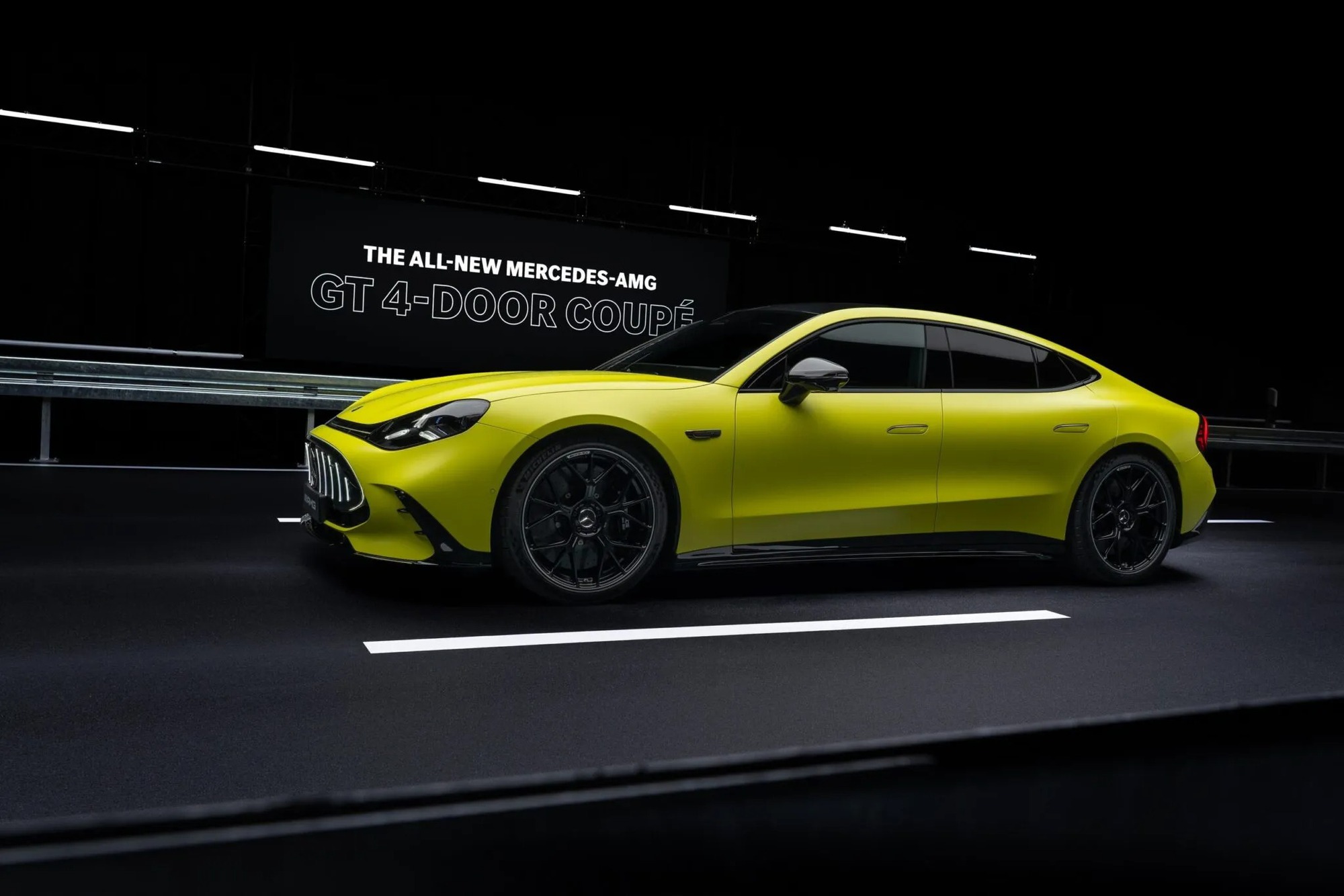 Mercedes AMG GT Coupe 2027 trình làng: Mạnh hơn 1.150 mã lực, xe điện nhưng vẫn có âm thanh của máy V8, về Việt Nam đấu với Porsche Taycan và Audi e-tron GT- Ảnh 1. Mercedes AMG GT Coupe 2027 trình làng: Mạnh hơn 1.150 mã lực, xe điện nhưng vẫn có âm thanh của máy V8, về Việt Nam đấu với Porsche Taycan và Audi e-tron GT- Ảnh 1.