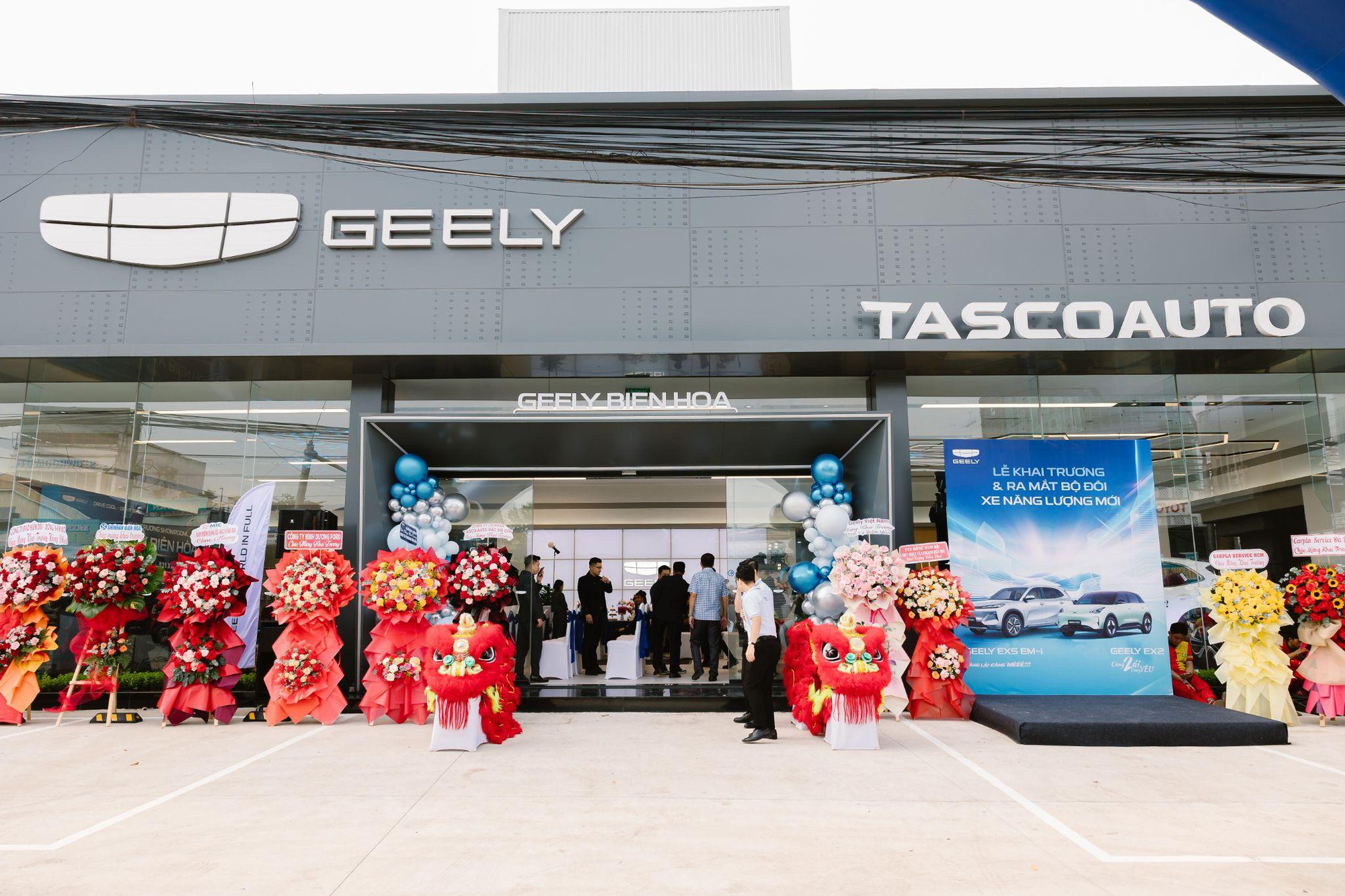 Geely Việt Nam th&aacute;ng 5: Khai trương showroom mới, ch&iacute;nh thức nhận cọc Coolray v&agrave; Okavango- Ảnh 1.