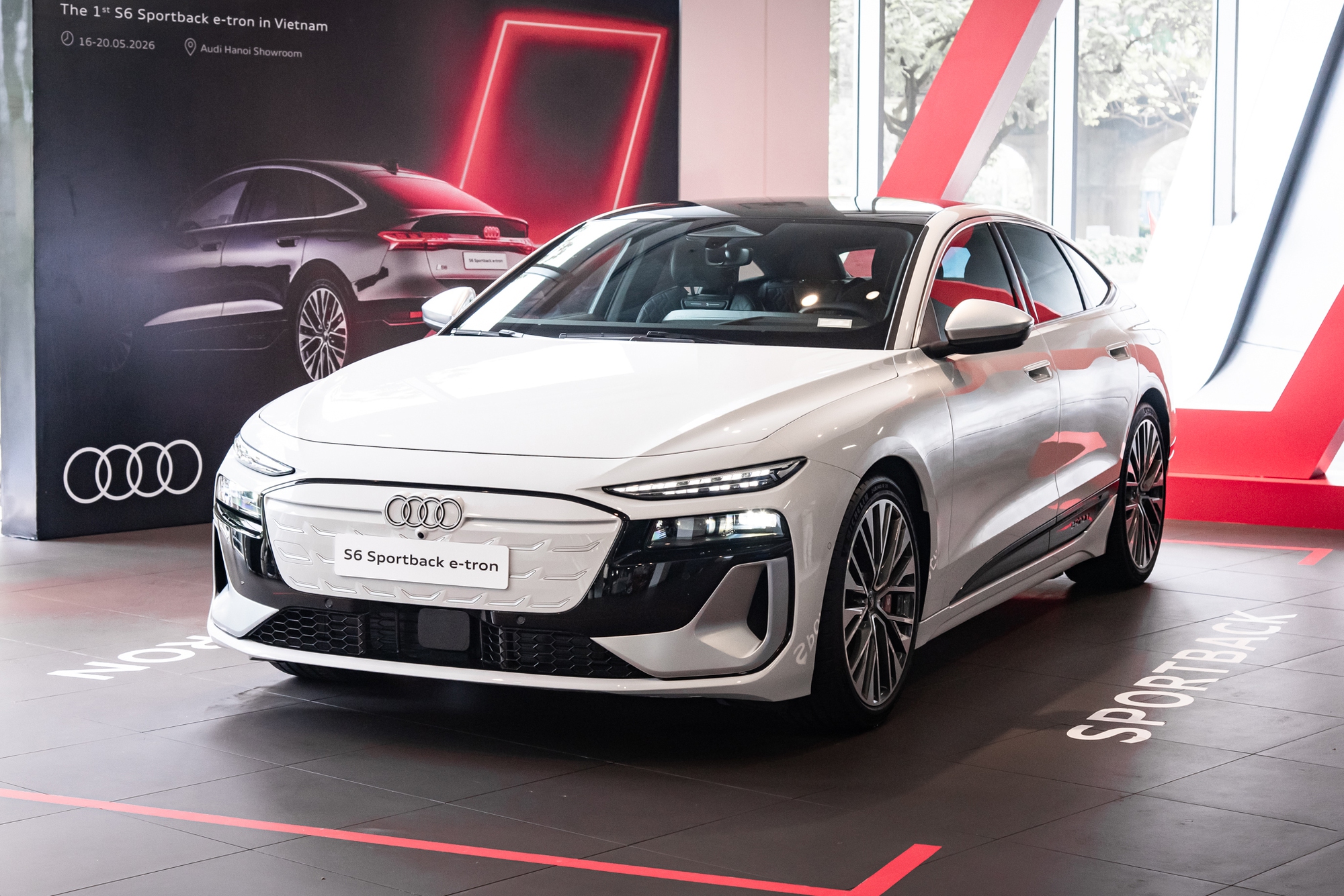 Xem thực tế 1 trong 5 chiếc Audi S6 Sportback e-tron gi&aacute; 4,199 tỷ đồng tại Việt Nam: Nhiều trang bị thể thao, mạnh gần 550 m&atilde; lực- Ảnh 2.