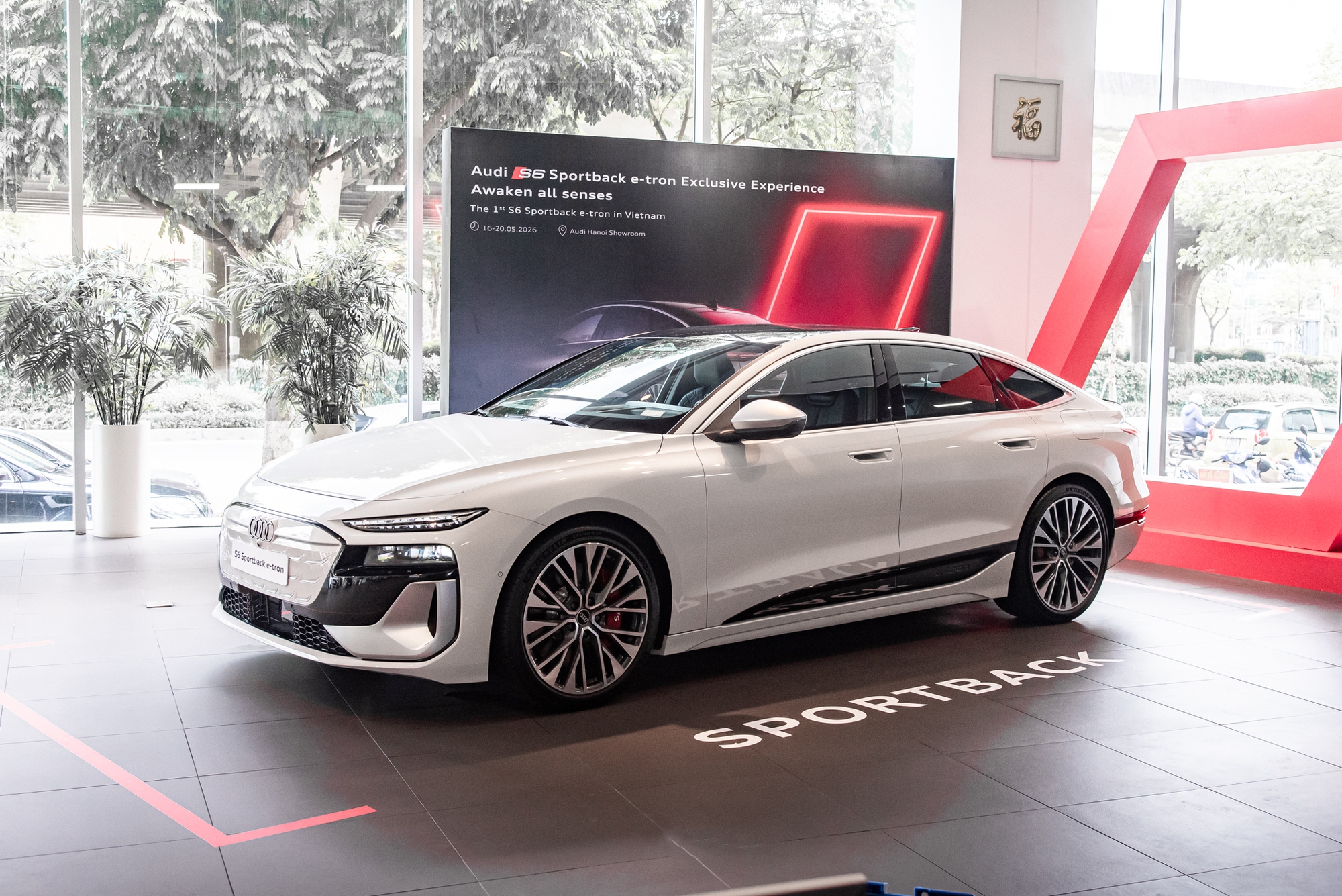 Xem thực tế 1 trong 5 chiếc Audi S6 Sportback e-tron gi&aacute; 4,199 tỷ đồng tại Việt Nam: Nhiều trang bị thể thao, mạnh gần 550 m&atilde; lực- Ảnh 5.