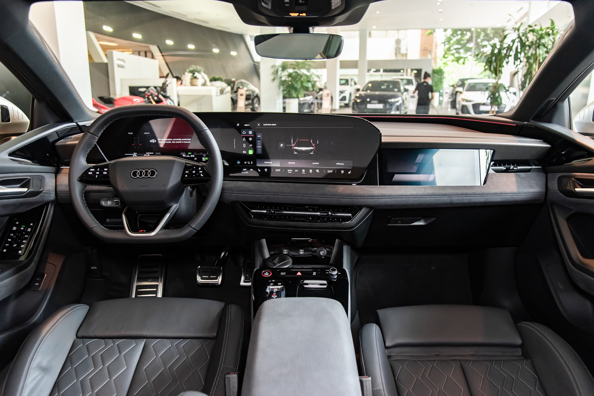 Xem thực tế 1 trong 5 chiếc Audi S6 Sportback e-tron gi&aacute; 4,199 tỷ đồng tại Việt Nam: Nhiều trang bị thể thao, mạnh gần 550 m&atilde; lực- Ảnh 9.