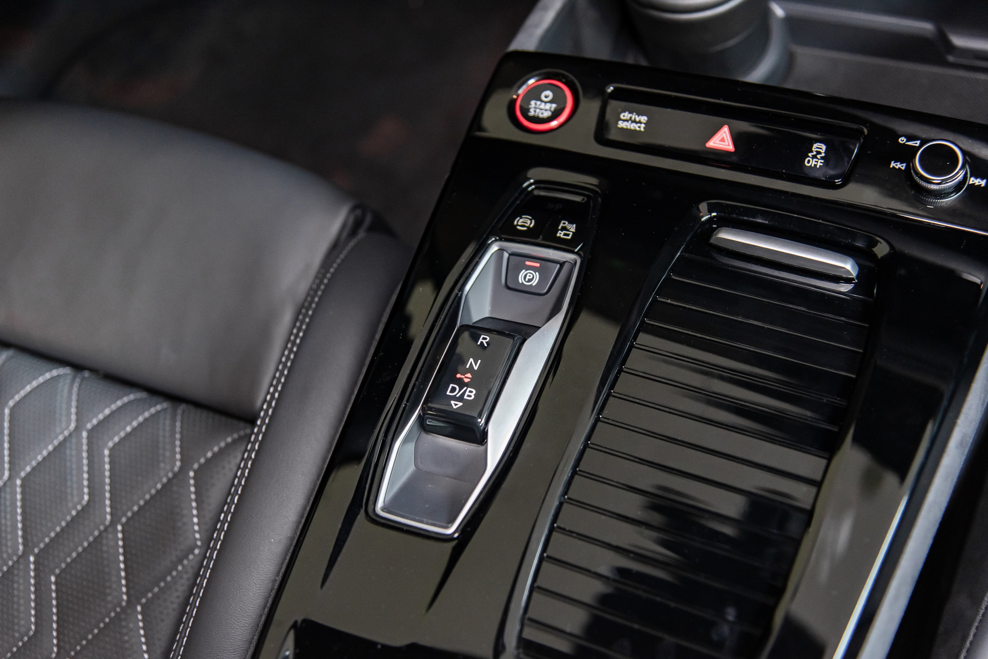 Xem thực tế 1 trong 5 chiếc Audi S6 Sportback e-tron gi&aacute; 4,199 tỷ đồng tại Việt Nam: Nhiều trang bị thể thao, mạnh gần 550 m&atilde; lực- Ảnh 15.