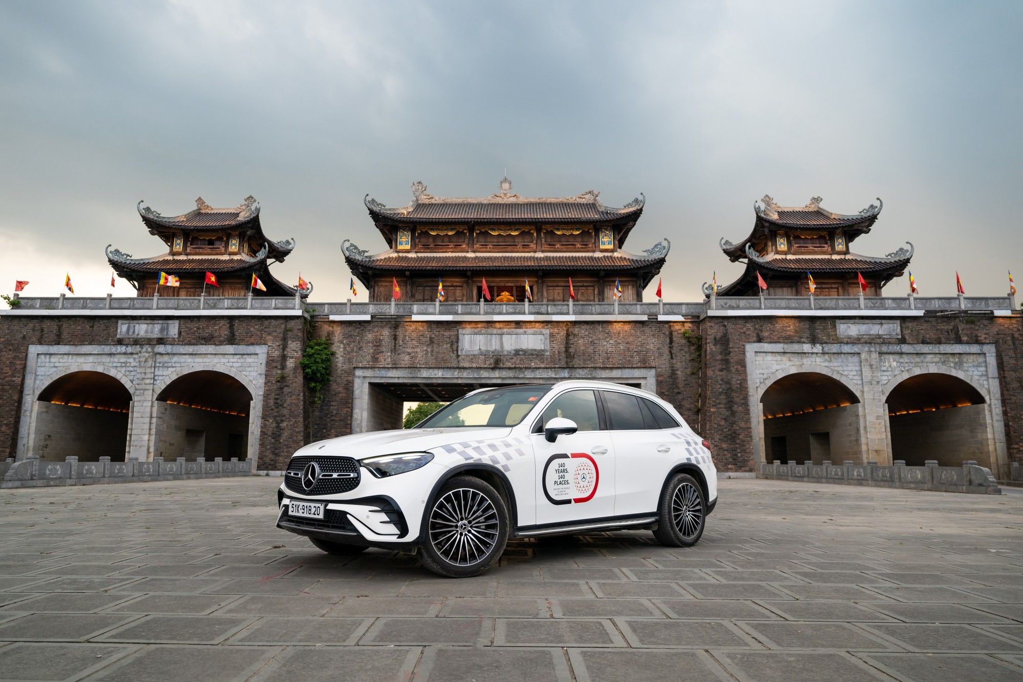 T&ocirc;i l&aacute;i Mercedes-Benz GLC 300 xuy&ecirc;n Việt hơn 1.800km c&ugrave;ng đo&agrave;n quốc tế: Chạy sướng, cảnh m&atilde;n nh&atilde;n, nhiều người t&ograve; m&ograve; hỏi thăm- Ảnh 20.