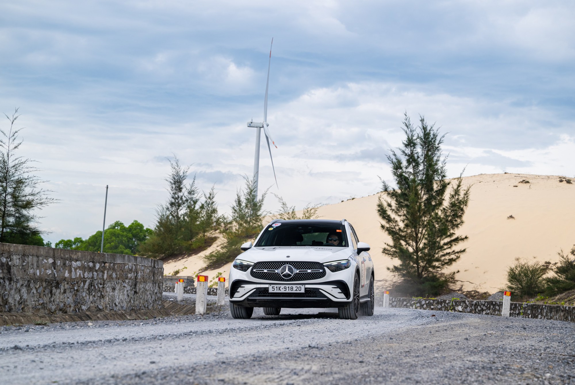 T&ocirc;i l&aacute;i Mercedes-Benz GLC 300 xuy&ecirc;n Việt hơn 1.800km c&ugrave;ng đo&agrave;n quốc tế: Chạy sướng, cảnh m&atilde;n nh&atilde;n, nhiều người t&ograve; m&ograve; hỏi thăm- Ảnh 19.