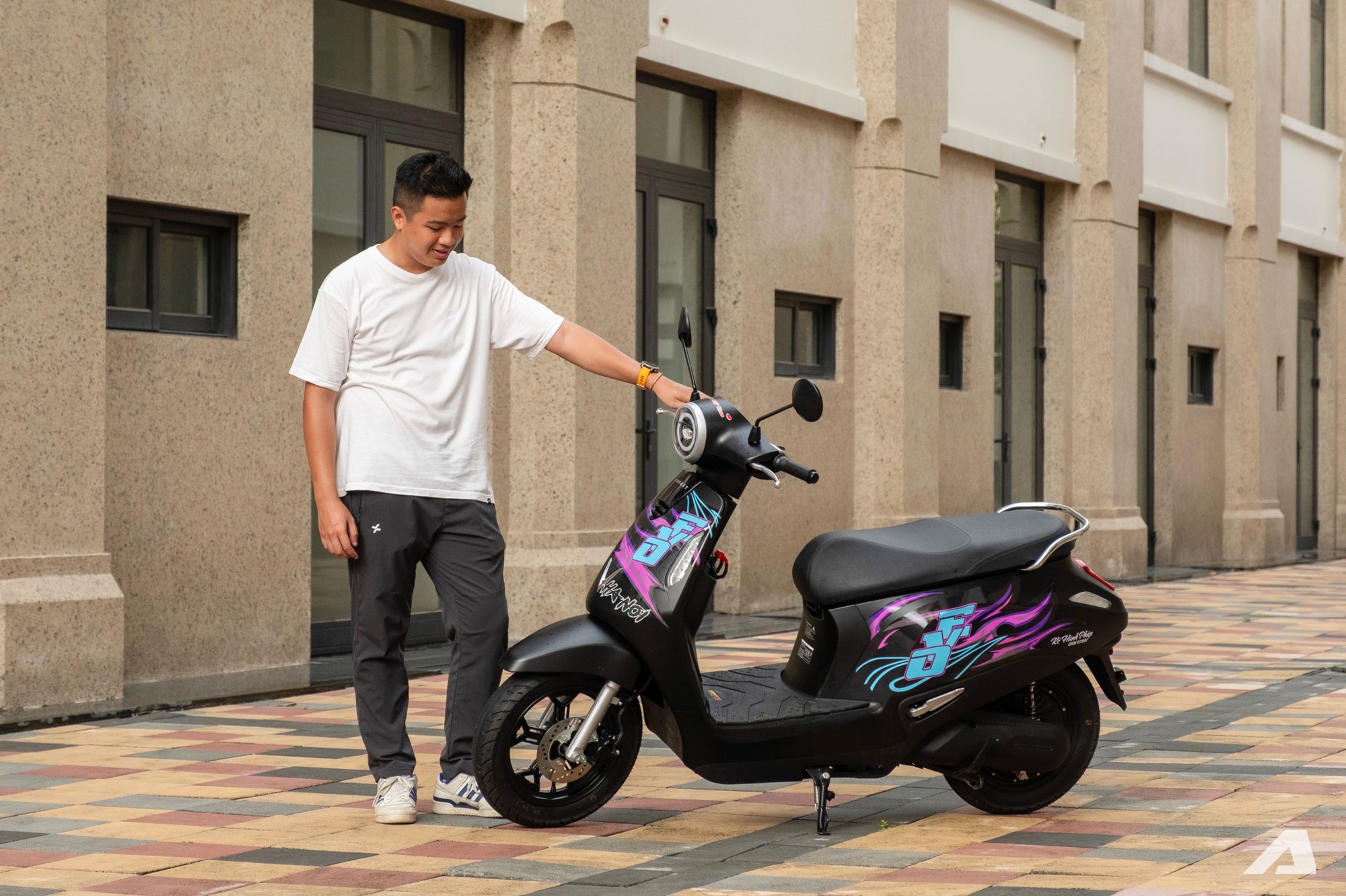 Cầm VinFast Evo Lite &lsquo;lượn&rsquo; từ H&agrave; Nội tới Hưng Y&ecirc;n: Xe &ecirc;m, vững, đổi pin tiện, tốc độ giới hạn 49 km/h- Ảnh 22.