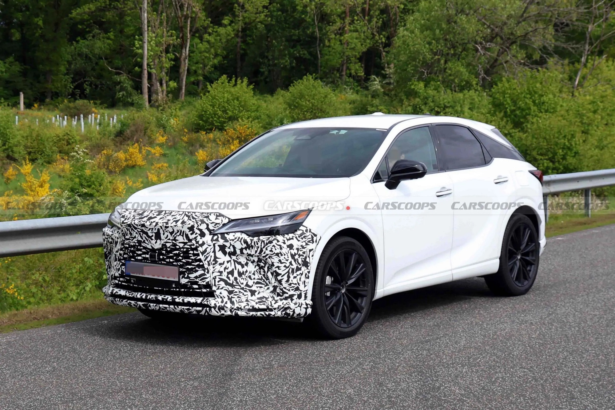 Lexus RX lần đầu lộ bản n&acirc;ng cấp: Mặt trước thay đổi, nội thất c&oacute; thể đổi phong c&aacute;ch mới đỡ rối mắt- Ảnh 1.