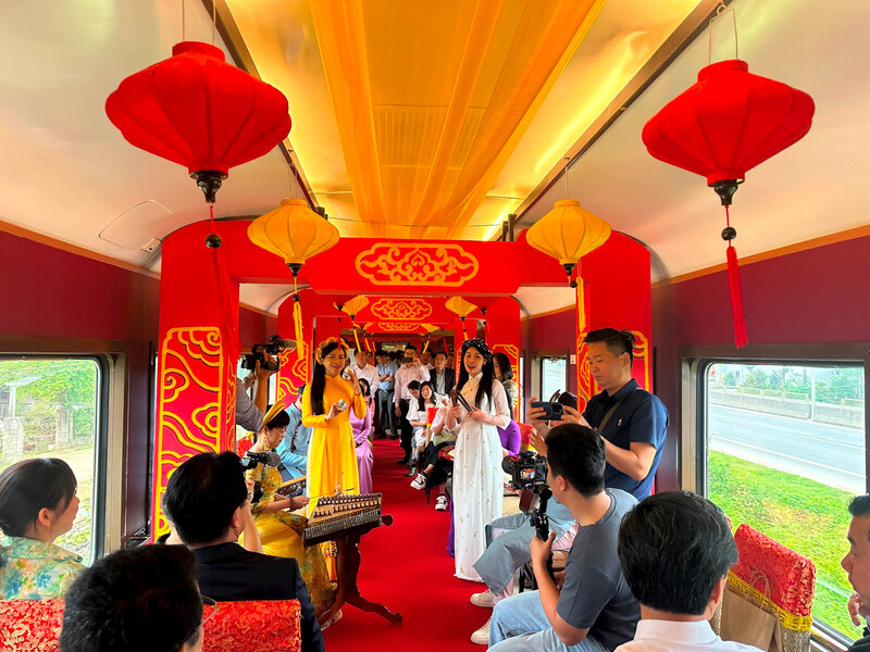 Chuyến t&agrave;u nhiều người phải tự lau cửa sổ trước khi chạy: L&yacute; do thật sự đằng sau- Ảnh 7.