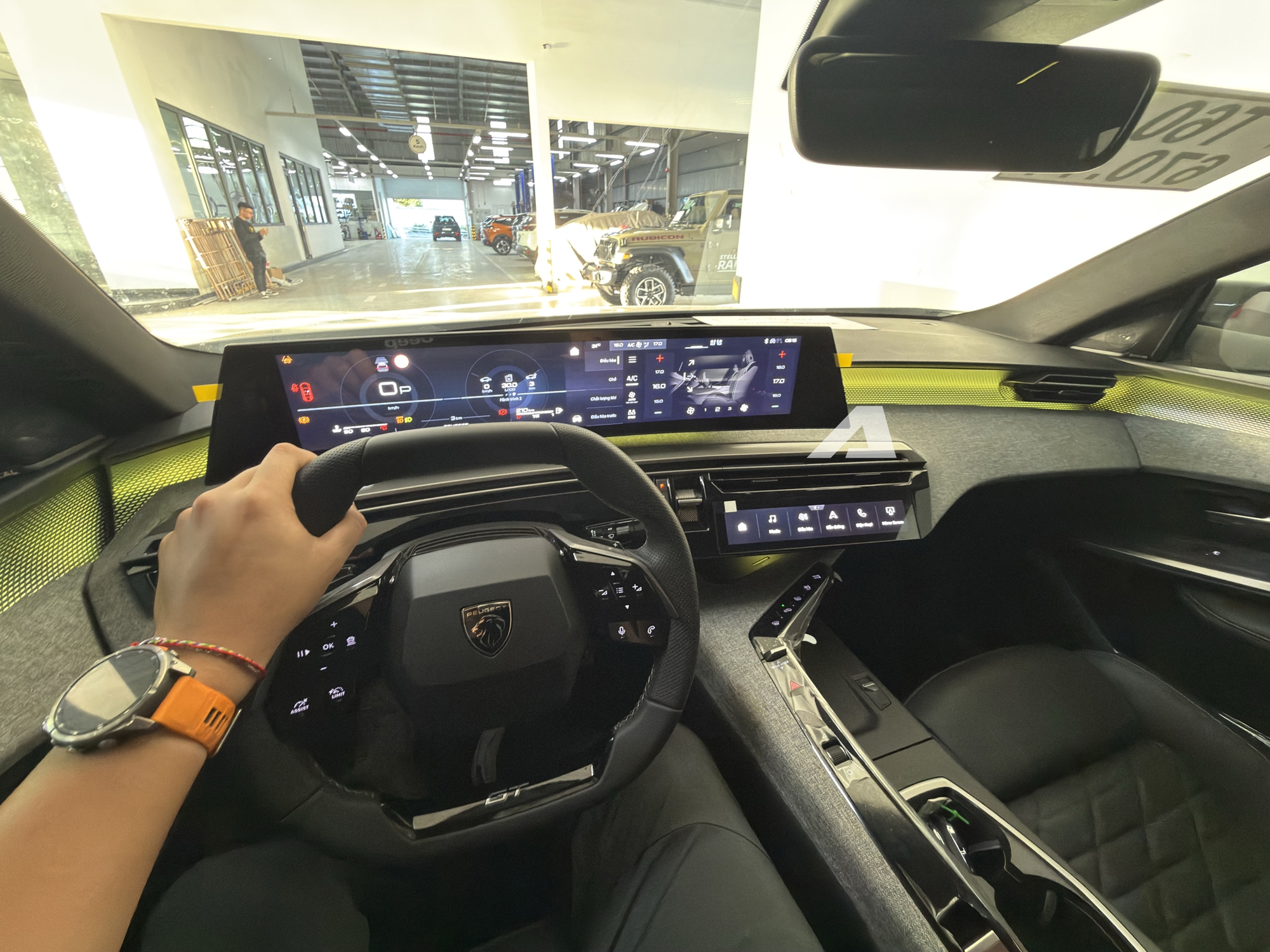 Ảnh thực tế Peugeot 3008 đời mới tại Việt Nam: D&aacute;ng coupe s&agrave;nh điệu, m&agrave;n cong si&ecirc;u d&agrave;i, chờ gi&aacute; để cạnh tranh CX-5, Tucson- Ảnh 5.