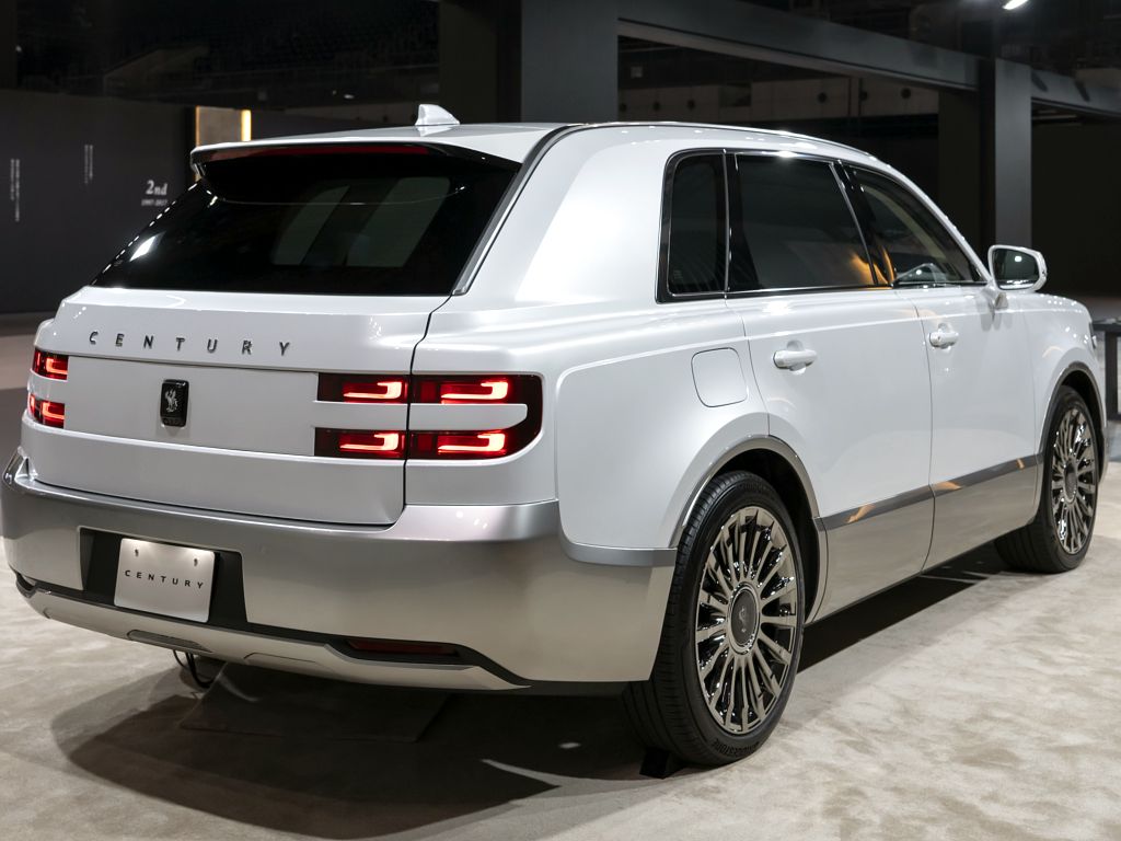 Đại gia ở đ&acirc;y d&aacute;m &lsquo;chơi&rsquo; Toyota Century nhập tư với gi&aacute; quy đổi gần 20 tỷ đồng, đắt hơn cả Rolls-Royce Phantom- Ảnh 4.