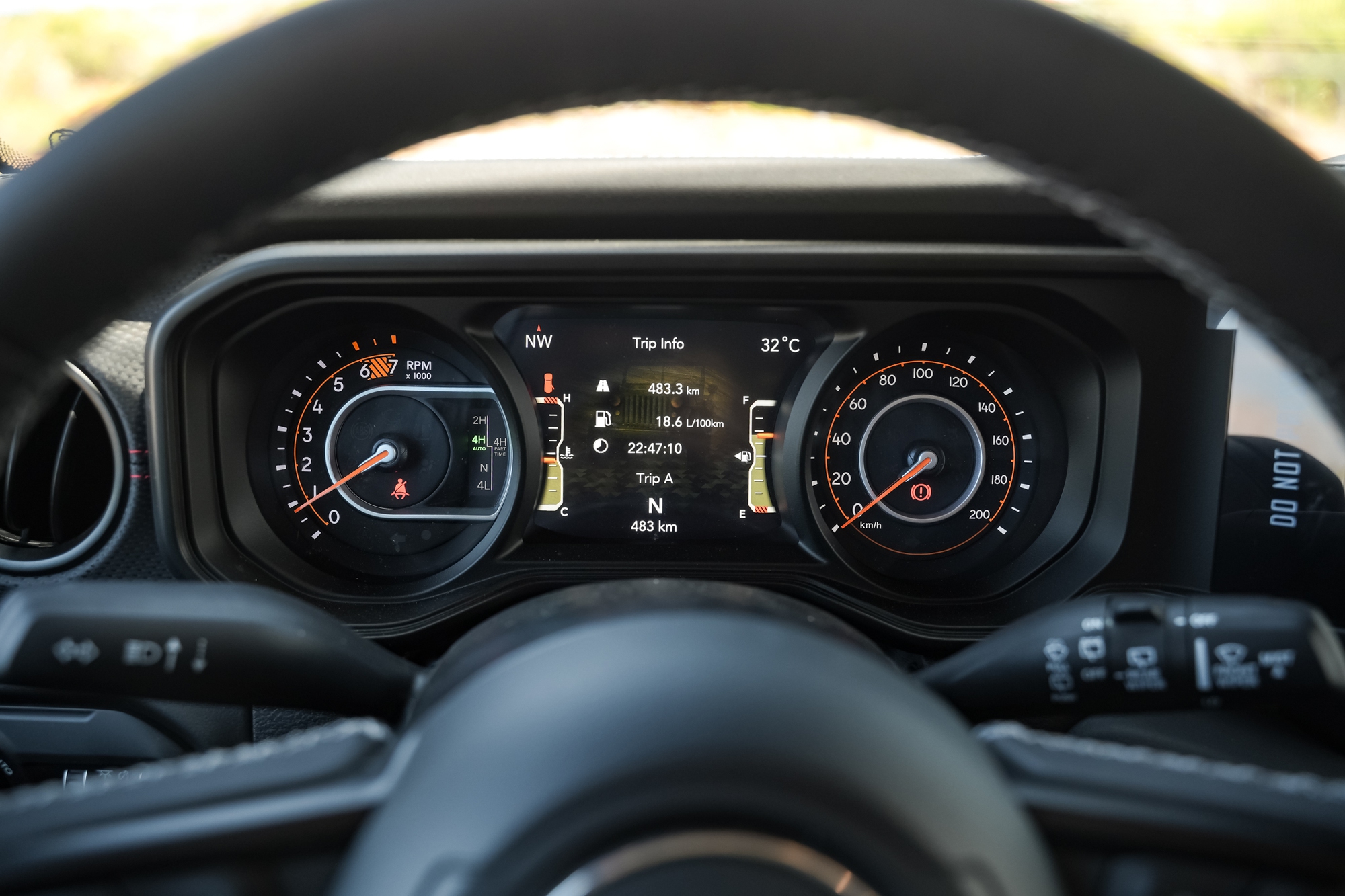 Ảnh thực tế Jeep Wrangler 2026 do THACO ph&acirc;n phối: M&aacute;y 2.0L, m&agrave;n h&igrave;nh lớn, c&oacute; ADAS, chốt gi&aacute; cuối th&aacute;ng n&agrave;y- Ảnh 11.