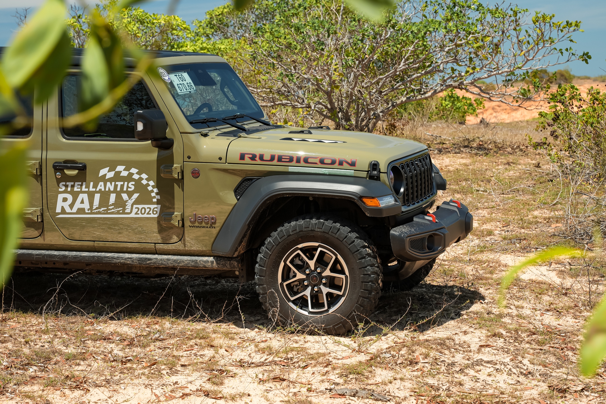 Ảnh thực tế Jeep Wrangler 2026 do THACO ph&acirc;n phối: M&aacute;y 2.0L, m&agrave;n h&igrave;nh lớn, c&oacute; ADAS, chốt gi&aacute; cuối th&aacute;ng n&agrave;y- Ảnh 2.