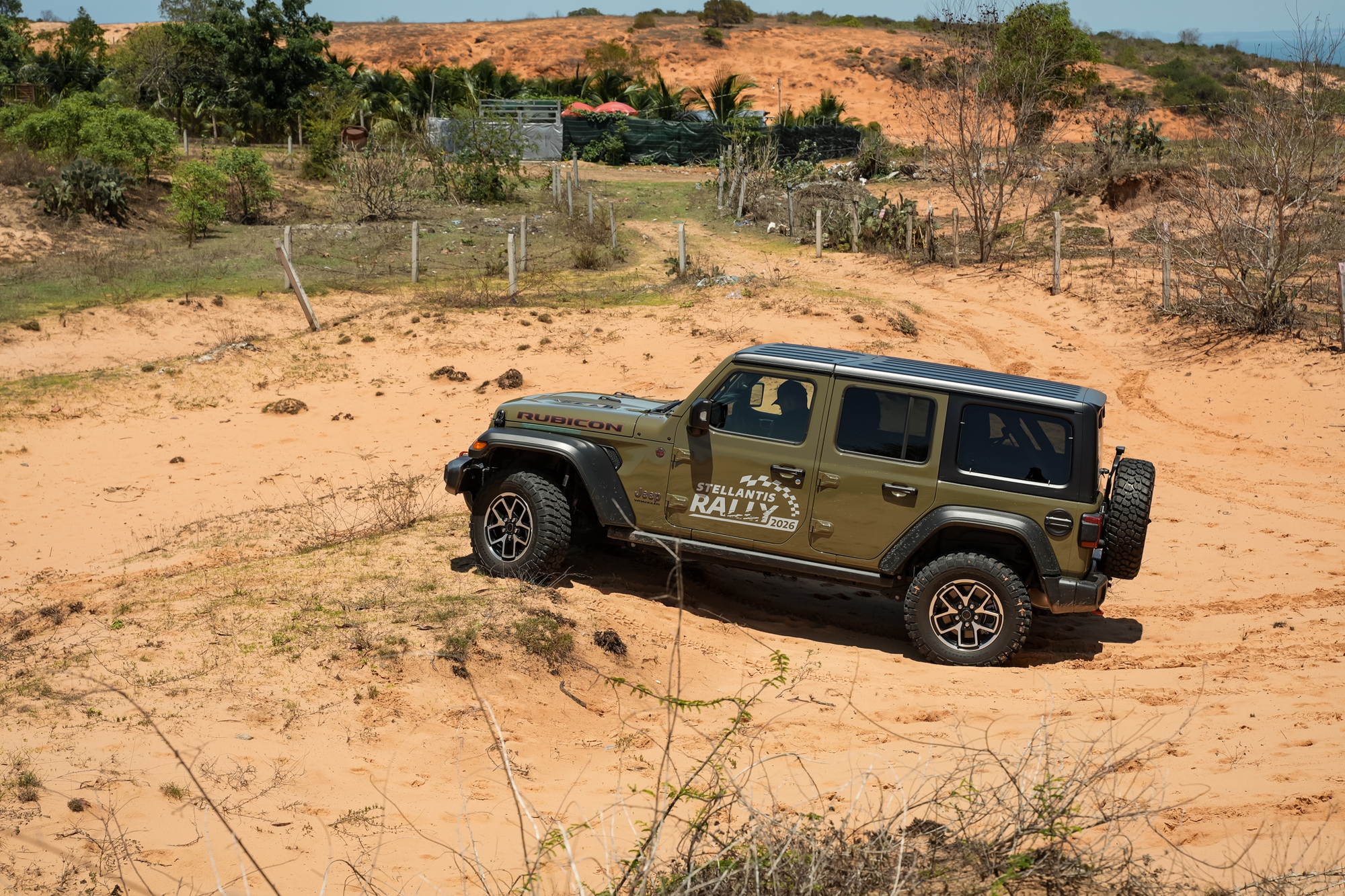 Ảnh thực tế Jeep Wrangler 2026 do THACO ph&acirc;n phối: M&aacute;y 2.0L, m&agrave;n h&igrave;nh lớn, c&oacute; ADAS, chốt gi&aacute; cuối th&aacute;ng n&agrave;y- Ảnh 3.