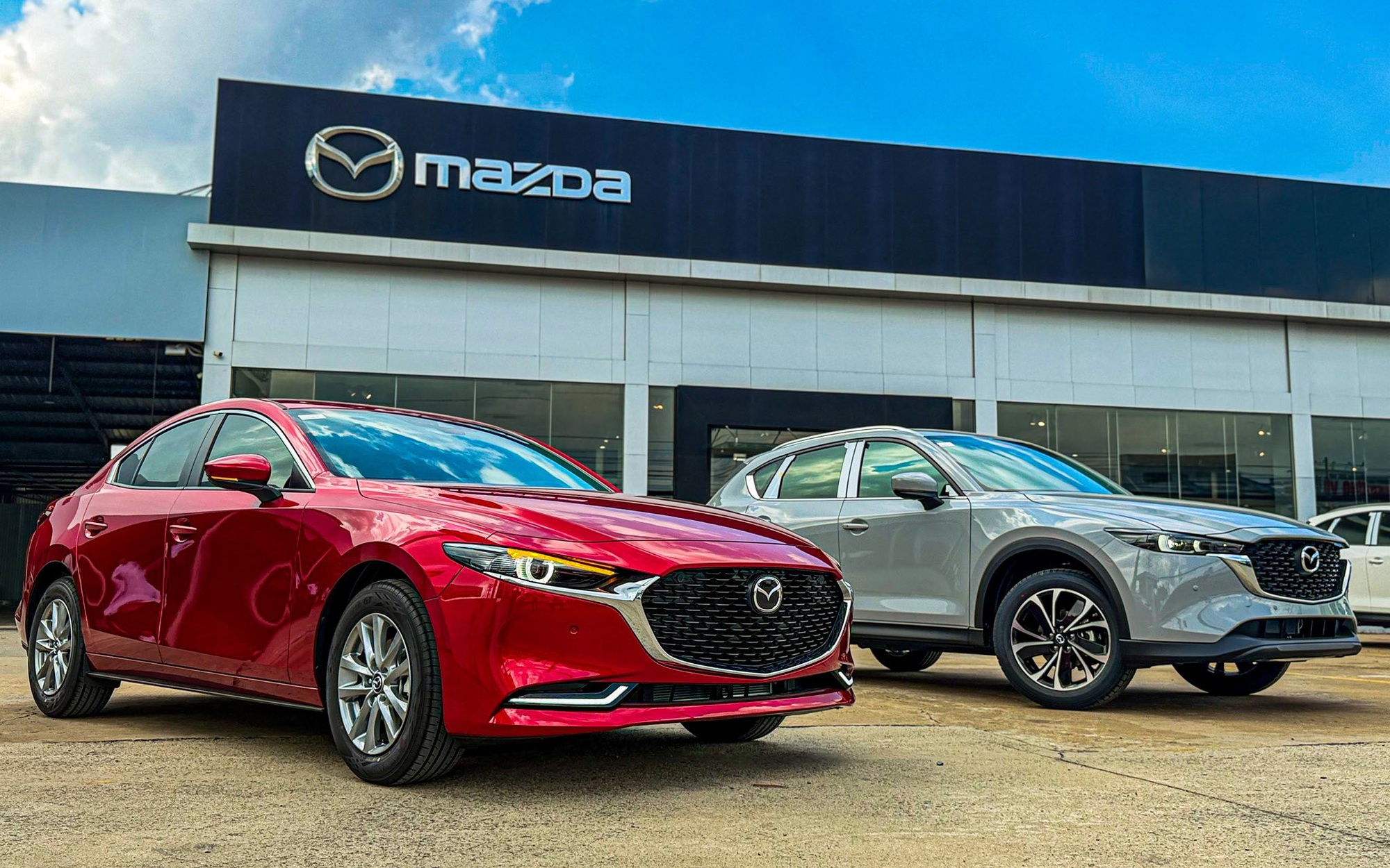 Loạt xe Mazda bản 'base' mới tiếp tục giảm gi&aacute; th&ecirc;m: Mazda3 từ 559 triệu đồng, CX-5, CX-8 rẻ nhất ph&acirc;n kh&uacute;c Nhật, H&agrave;n- Ảnh 1.