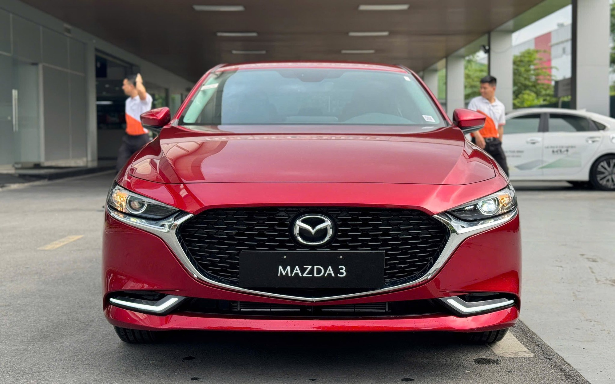 Loạt xe Mazda bản 'base' mới tiếp tục giảm gi&aacute; th&ecirc;m: Mazda3 từ 559 triệu đồng, CX-5, CX-8 rẻ nhất ph&acirc;n kh&uacute;c Nhật, H&agrave;n- Ảnh 3.