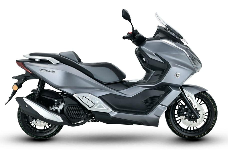 Lộ diện mẫu xe tay ga 150cc d&agrave;i hơn cả Yamaha TMAX, sở hữu b&igrave;nh xăng 15 l&iacute;t, c&oacute; ABS, TCS nhưng gi&aacute; cực mềm- Ảnh 3.