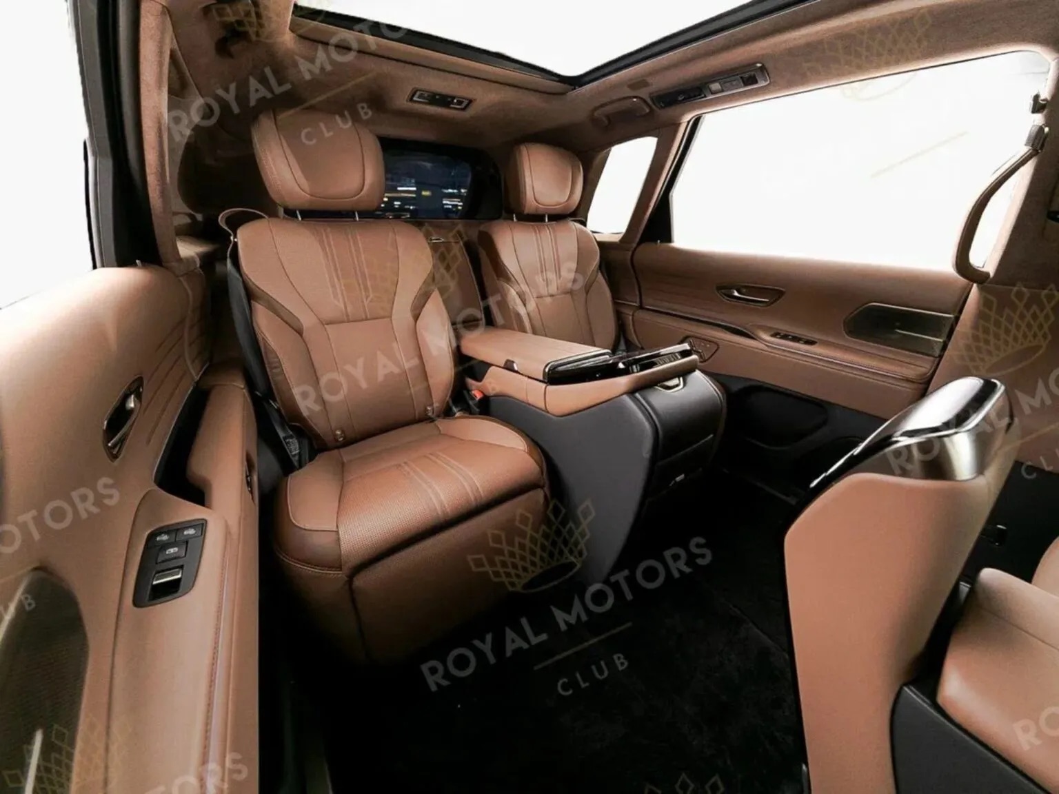 Đại gia ở đ&acirc;y d&aacute;m &lsquo;chơi&rsquo; Toyota Century nhập tư với gi&aacute; quy đổi gần 20 tỷ đồng, đắt hơn cả Rolls-Royce Phantom- Ảnh 7.