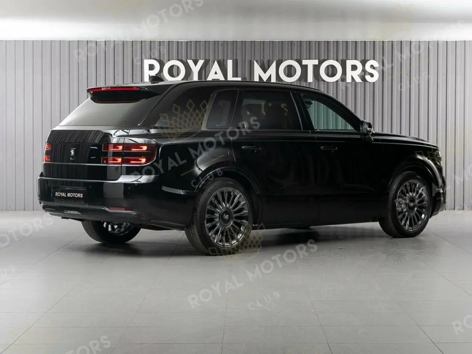 Đại gia ở đ&acirc;y d&aacute;m &lsquo;chơi&rsquo; Toyota Century nhập tư với gi&aacute; quy đổi gần 20 tỷ đồng, đắt hơn cả Rolls-Royce Phantom- Ảnh 2.