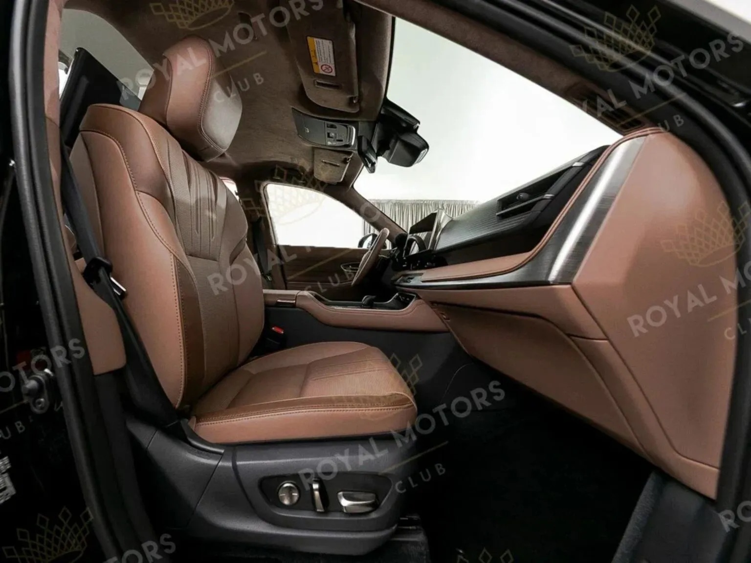 Đại gia ở đ&acirc;y d&aacute;m &lsquo;chơi&rsquo; Toyota Century nhập tư với gi&aacute; quy đổi gần 20 tỷ đồng, đắt hơn cả Rolls-Royce Phantom- Ảnh 6.