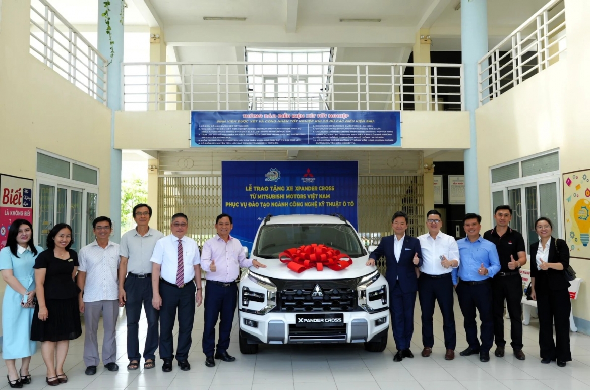 Mitsubishi tặng &ocirc; t&ocirc; v&agrave; nhiều cụm động cơ, hộp số cho trường đại học- Ảnh 3.