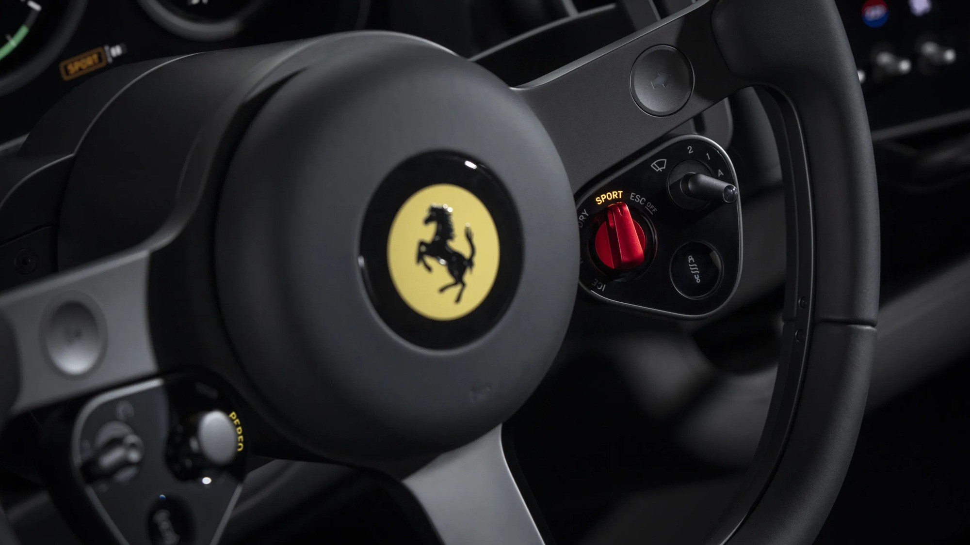 Ferrari Luce ra mắt: Gi&aacute; dự kiến quy đổi 16 tỷ đồng, thiết kế bởi người l&agrave;m iPhone, 4 cửa, 5 chỗ ngồi, động cơ điện hơn 1.000hp- Ảnh 12.