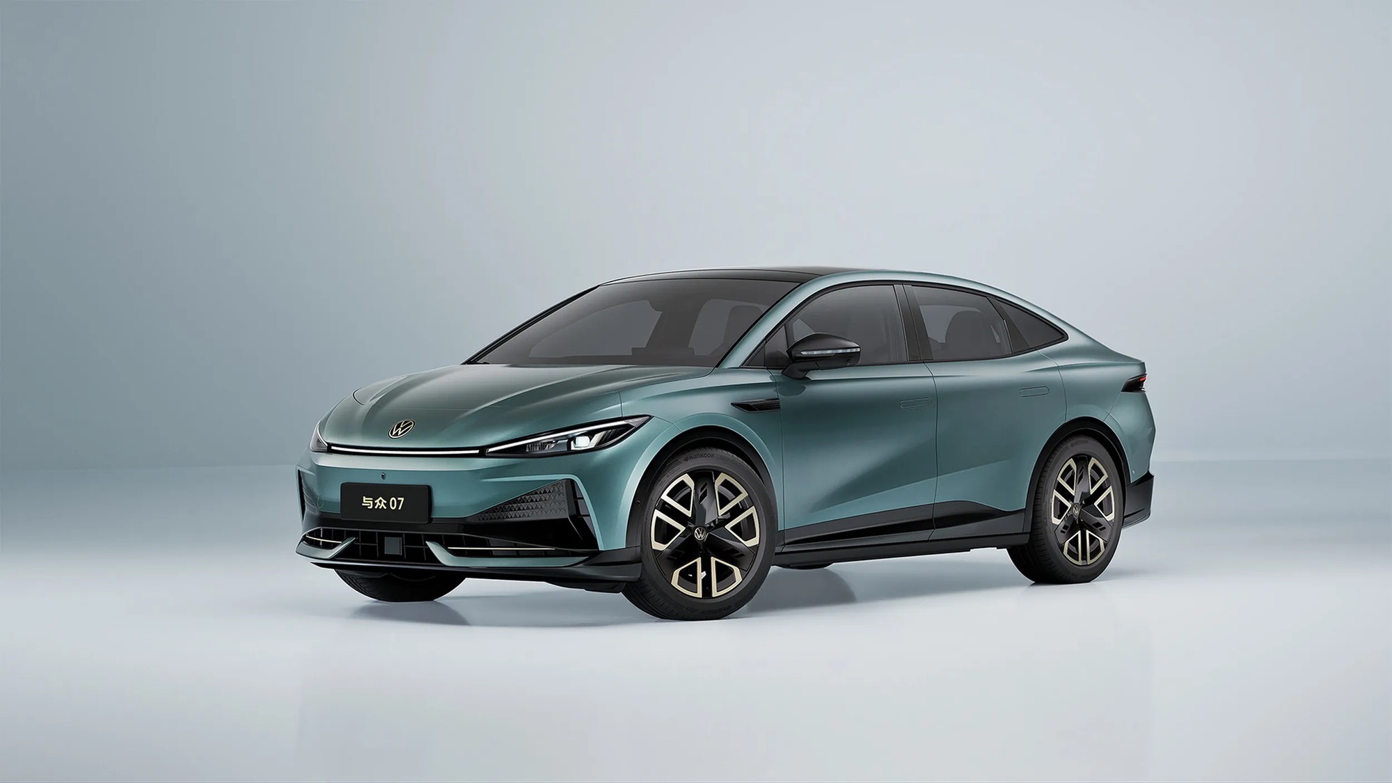 VW ID. Unyx 07 - Sedan điện gi&aacute; quy đổi hơn 420 triệu đồng, ngang cỡ Camry, d&aacute;ng như &lsquo;tiểu Taycan&rsquo;, chạy gần 560km/sạc- Ảnh 1.