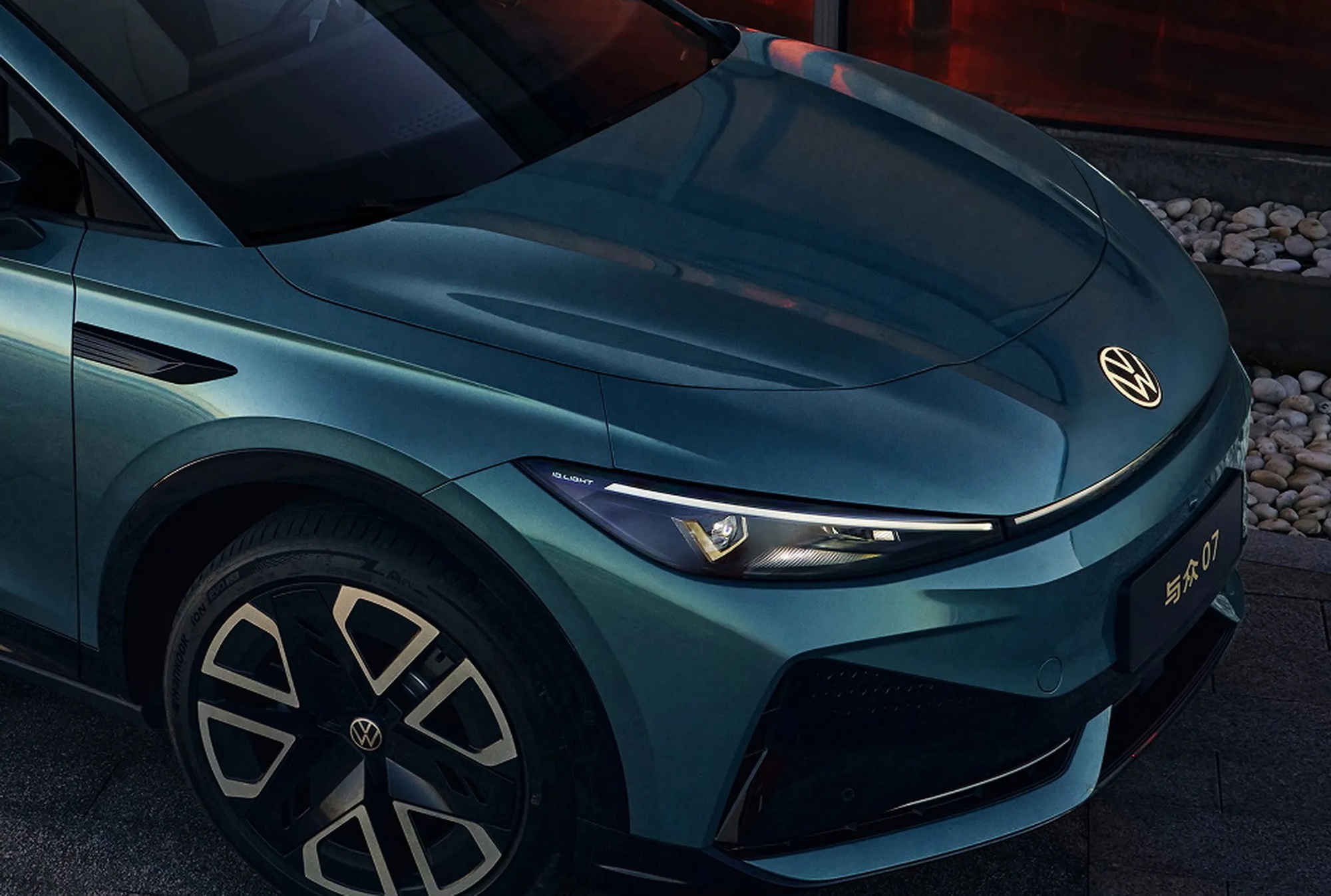 VW ID. Unyx 07 - Sedan điện gi&aacute; quy đổi hơn 420 triệu đồng, ngang cỡ Camry, d&aacute;ng như &lsquo;tiểu Taycan&rsquo;, chạy gần 560km/sạc- Ảnh 6.