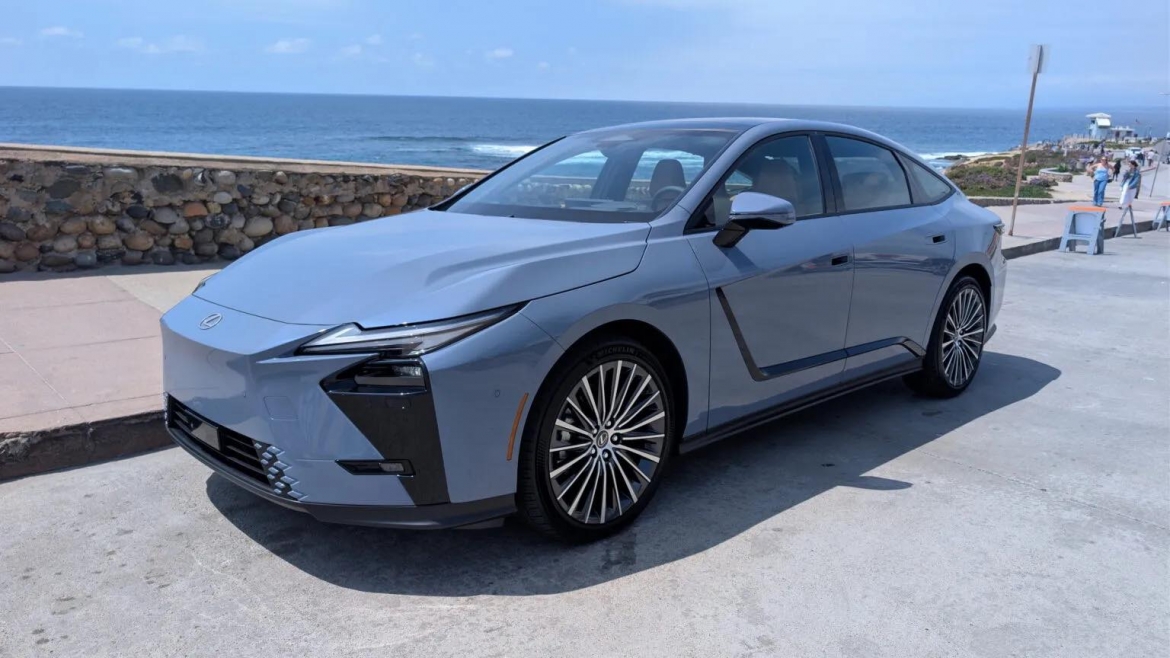 Kỹ sư trưởng Lexus ES thừa nhận kh&ocirc;ng h&agrave;i l&ograve;ng việc SUV thống trị thị trường- Ảnh 2.