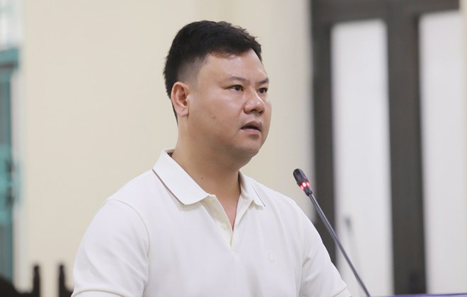 T&agrave;i xế Nguyễn Viết Linh trong vụ d&ugrave;ng 2 &ocirc; t&ocirc; "kh&oacute;a xe đầu đu&ocirc;i" bị tuy&ecirc;n phạt 50 triệu đồng- Ảnh 1.