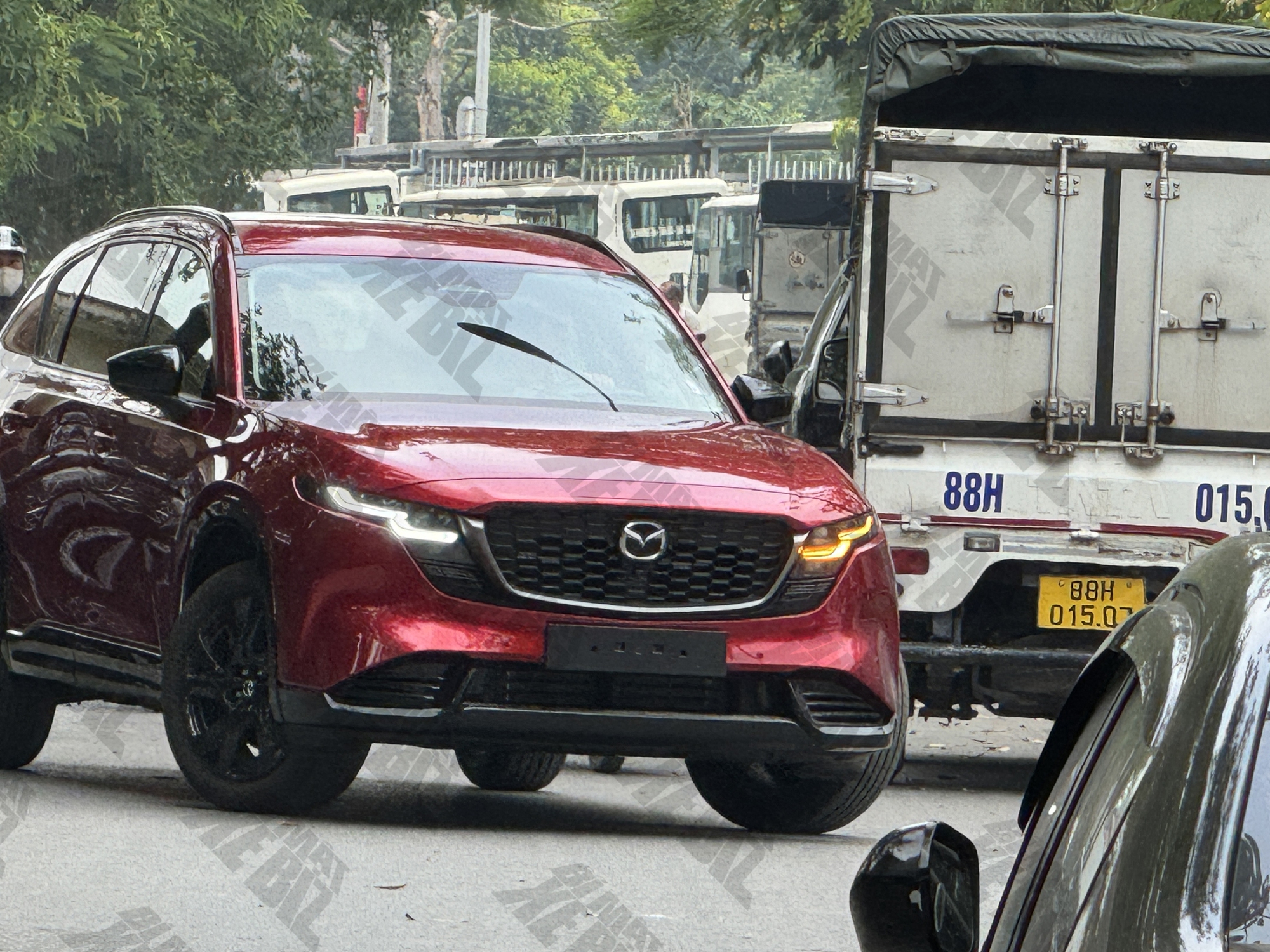 Mazda CX-5 thế hệ mới xuất hiện tại H&agrave; Nội, cho thấy ng&agrave;y ra mắt kh&ocirc;ng c&ograve;n xa, thiết kế giống hệt xe nhập Nhật- Ảnh 1.