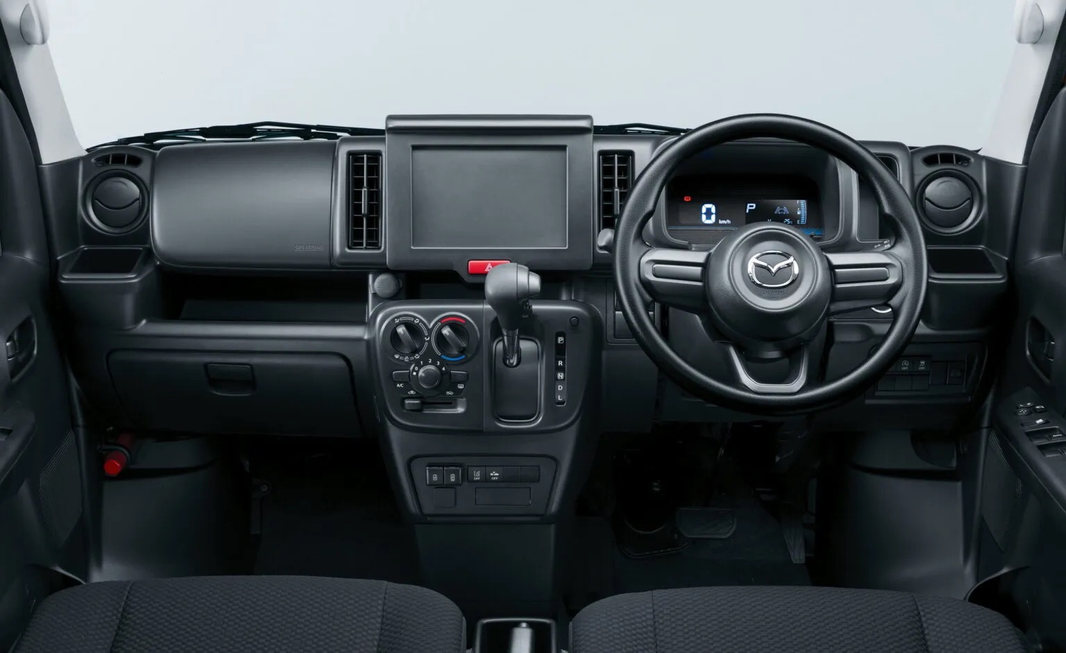 Xe Mazda rẻ nhất c&oacute; gi&aacute; quy đổi từ hơn 220 triệu đồng, d&aacute;ng như &lsquo;Su c&oacute;c&rsquo;, t&ugrave;y chọn 4WD, c&oacute; ADAS- Ảnh 4.