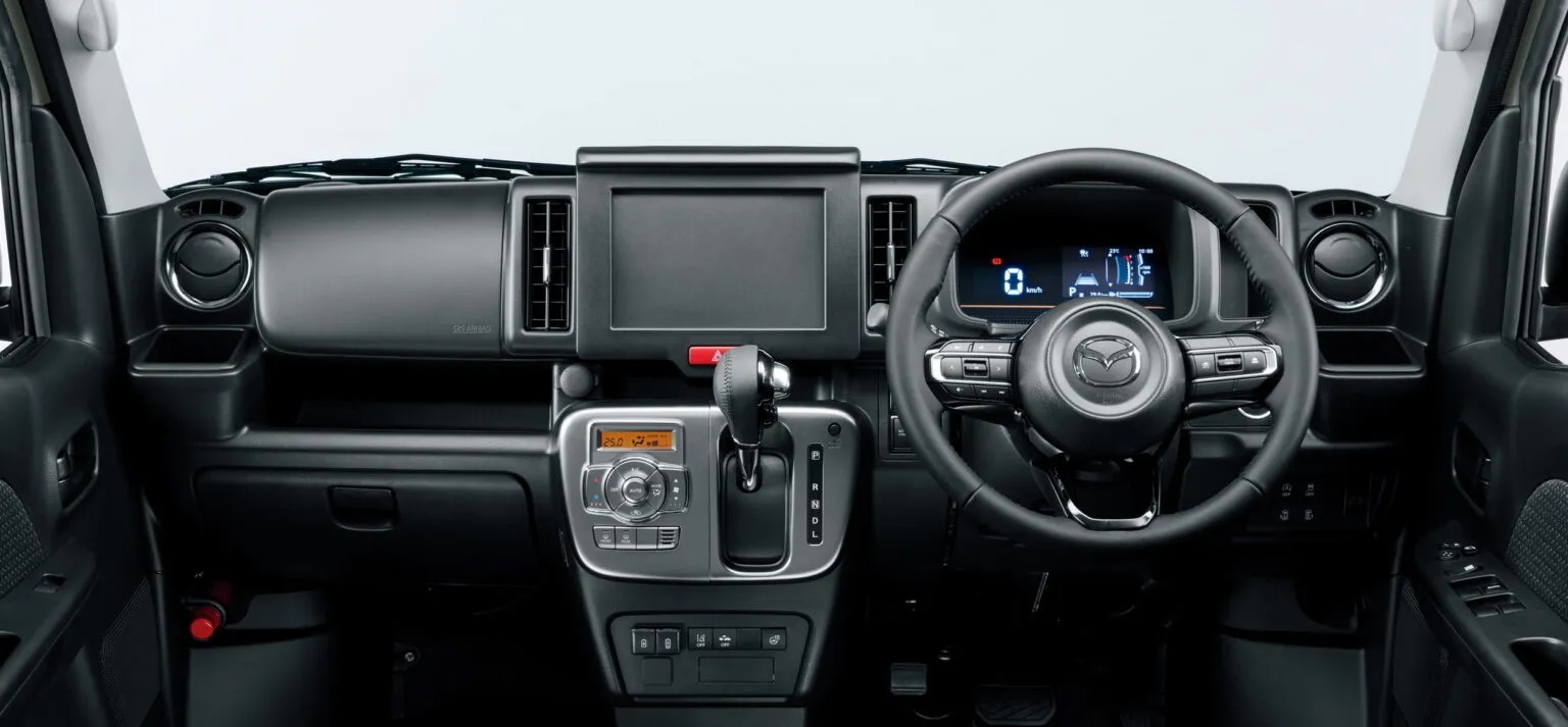 Xe Mazda rẻ nhất c&oacute; gi&aacute; quy đổi từ hơn 220 triệu đồng, d&aacute;ng như &lsquo;Su c&oacute;c&rsquo;, t&ugrave;y chọn 4WD, c&oacute; ADAS- Ảnh 3.