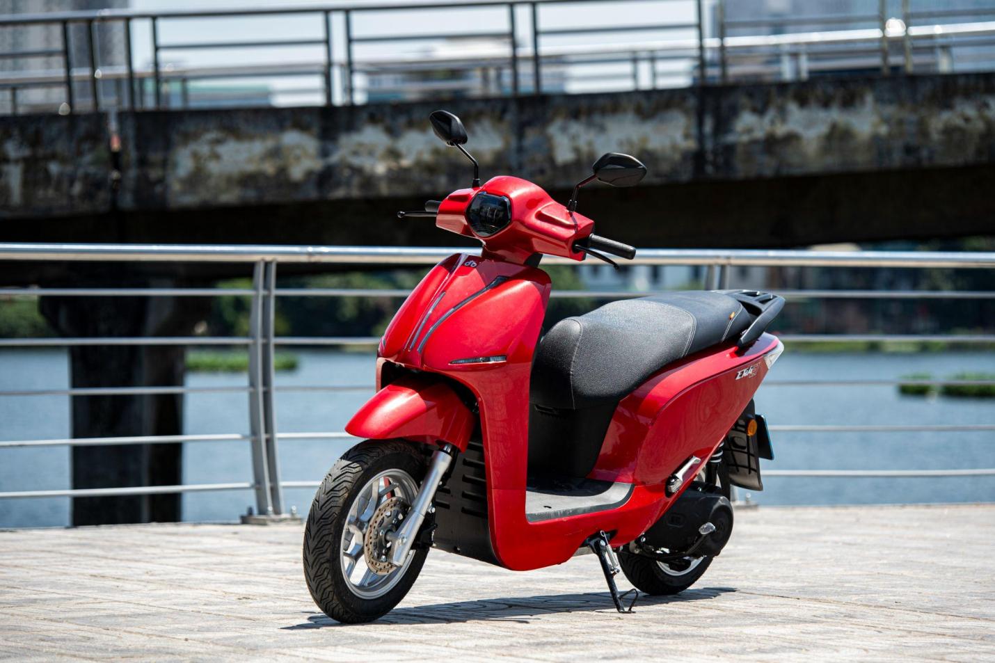 Trải nghiệm Dat Bike ERA: Động cơ dư dả để chở cả gia đ&igrave;nh, pin &ldquo;tr&acirc;u b&ograve;&rdquo;, cốp si&ecirc;u rộng cho chị em th&iacute;ch mua sắm- Ảnh 1.