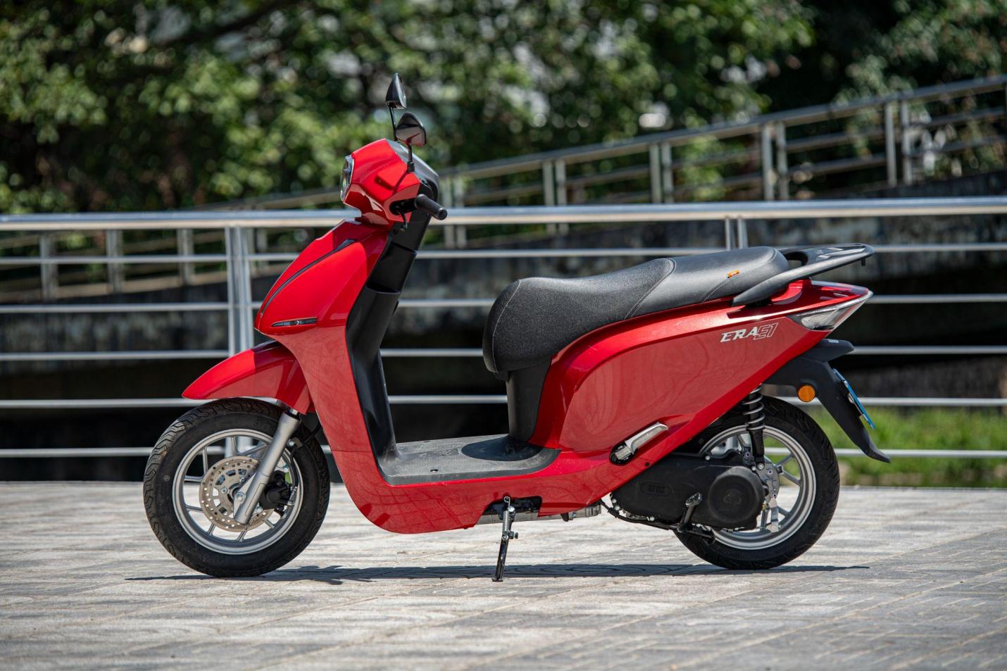 Trải nghiệm Dat Bike ERA: Động cơ dư dả để chở cả gia đ&igrave;nh, pin &ldquo;tr&acirc;u b&ograve;&rdquo;, cốp si&ecirc;u rộng cho chị em th&iacute;ch mua sắm- Ảnh 13.