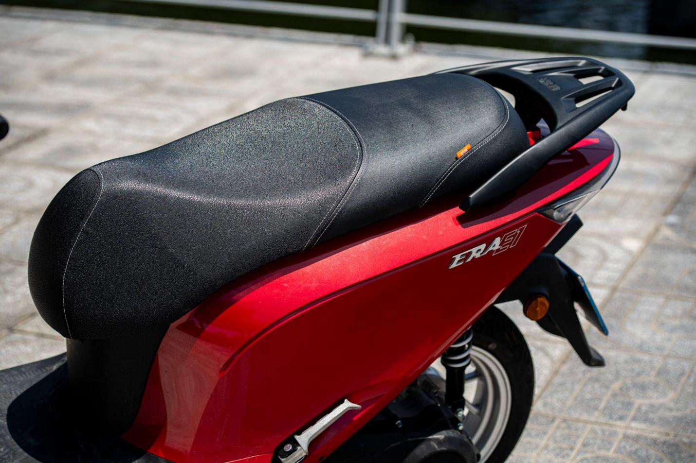 Trải nghiệm Dat Bike ERA: Động cơ dư dả để chở cả gia đ&igrave;nh, pin &ldquo;tr&acirc;u b&ograve;&rdquo;, cốp si&ecirc;u rộng cho chị em th&iacute;ch mua sắm- Ảnh 5.
