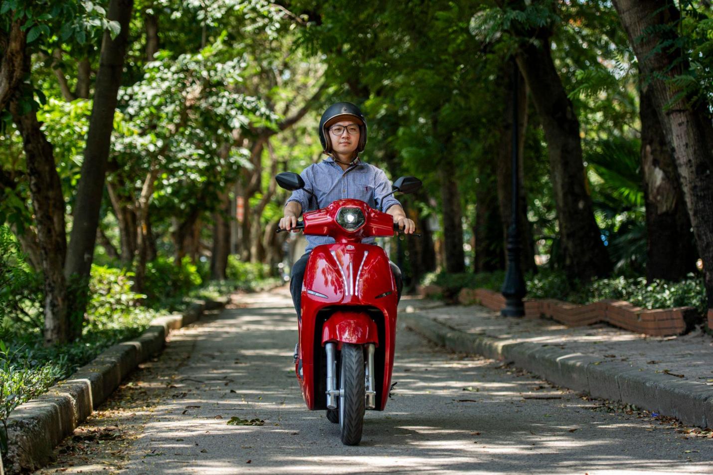Trải nghiệm Dat Bike ERA: Động cơ dư dả để chở cả gia đ&igrave;nh, pin &ldquo;tr&acirc;u b&ograve;&rdquo;, cốp si&ecirc;u rộng cho chị em th&iacute;ch mua sắm- Ảnh 10.