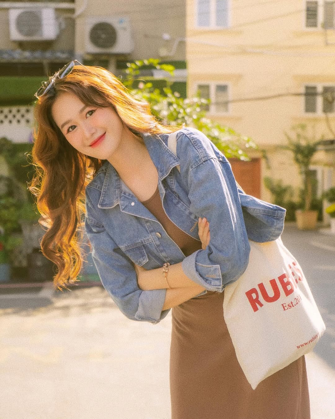 Mỹ nh&acirc;n showbiz l&aacute;i Porsche 5 tỷ: Gương mặt xinh ph&aacute;t s&aacute;ng, style đời thường 0 điểm ch&ecirc;- Ảnh 5.